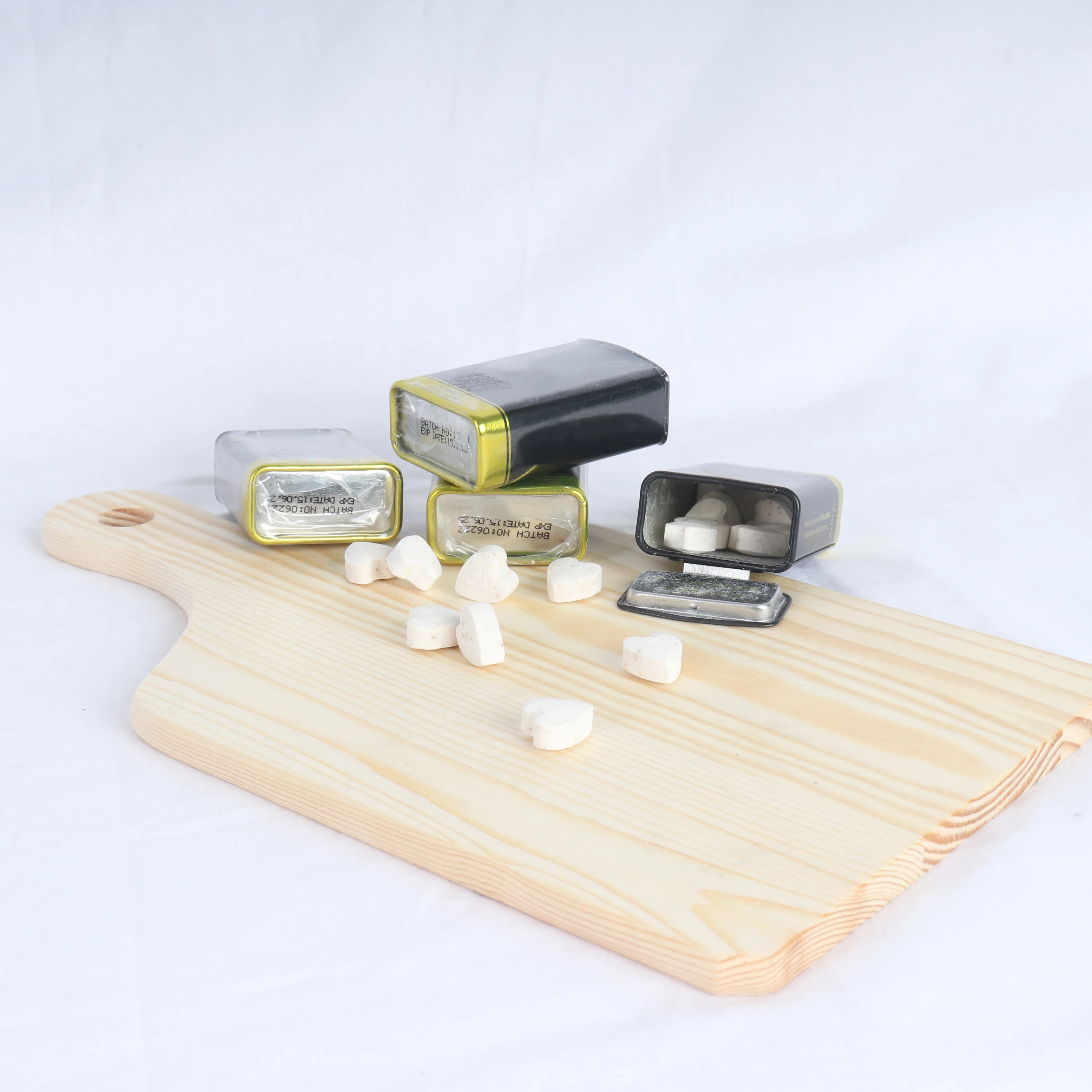 Hot Sales Confectionery Mint Flavor Love Shape Tablet Candy In Canned Packaging Hard Sweet Candy Malaysia Leading Products