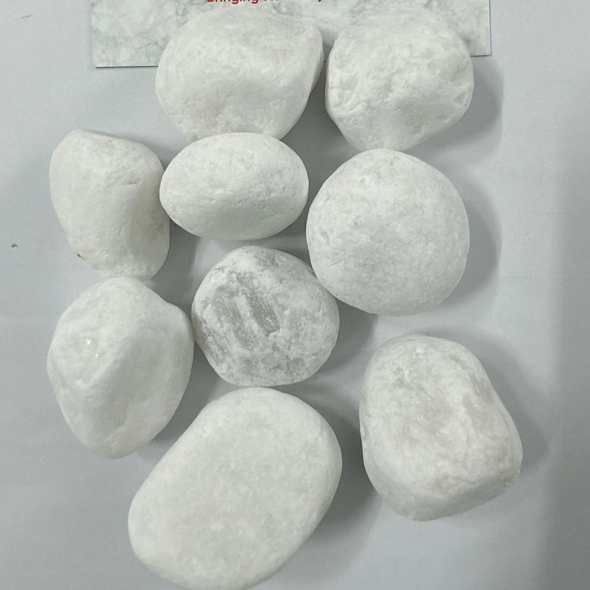 Top Quality hot sell garden best natural white pebble stone for sell fish aquarium white marble gravel pebbles