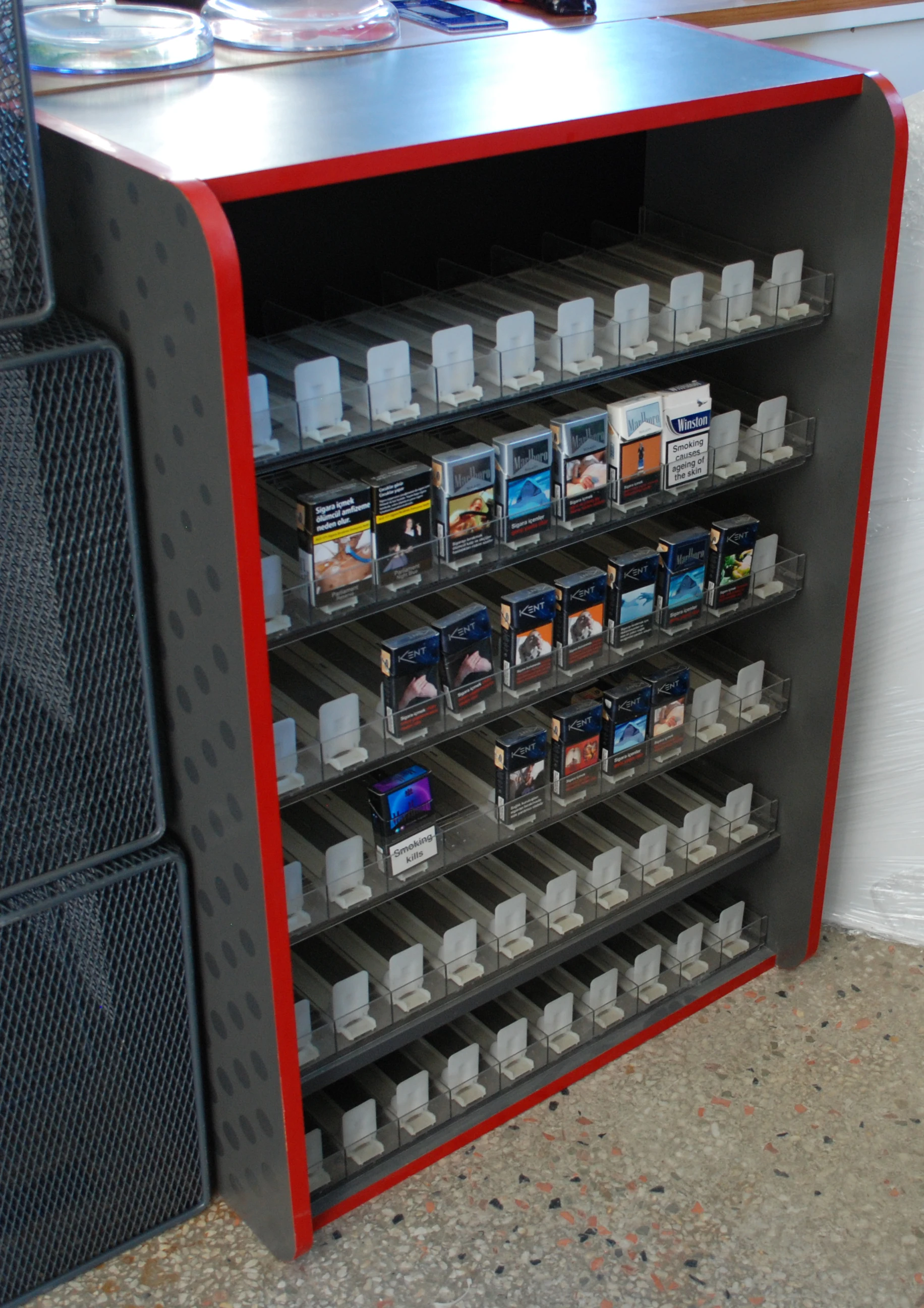 point of sale display spring loaded pusher display