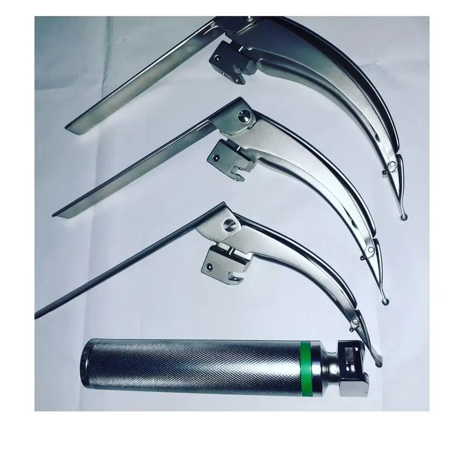 2024 Wholesale Hospital Medical Reusable Conventional New Fiber Optic Mac Laryngoscope Set White Macintosh Set of 6 OEM Service
