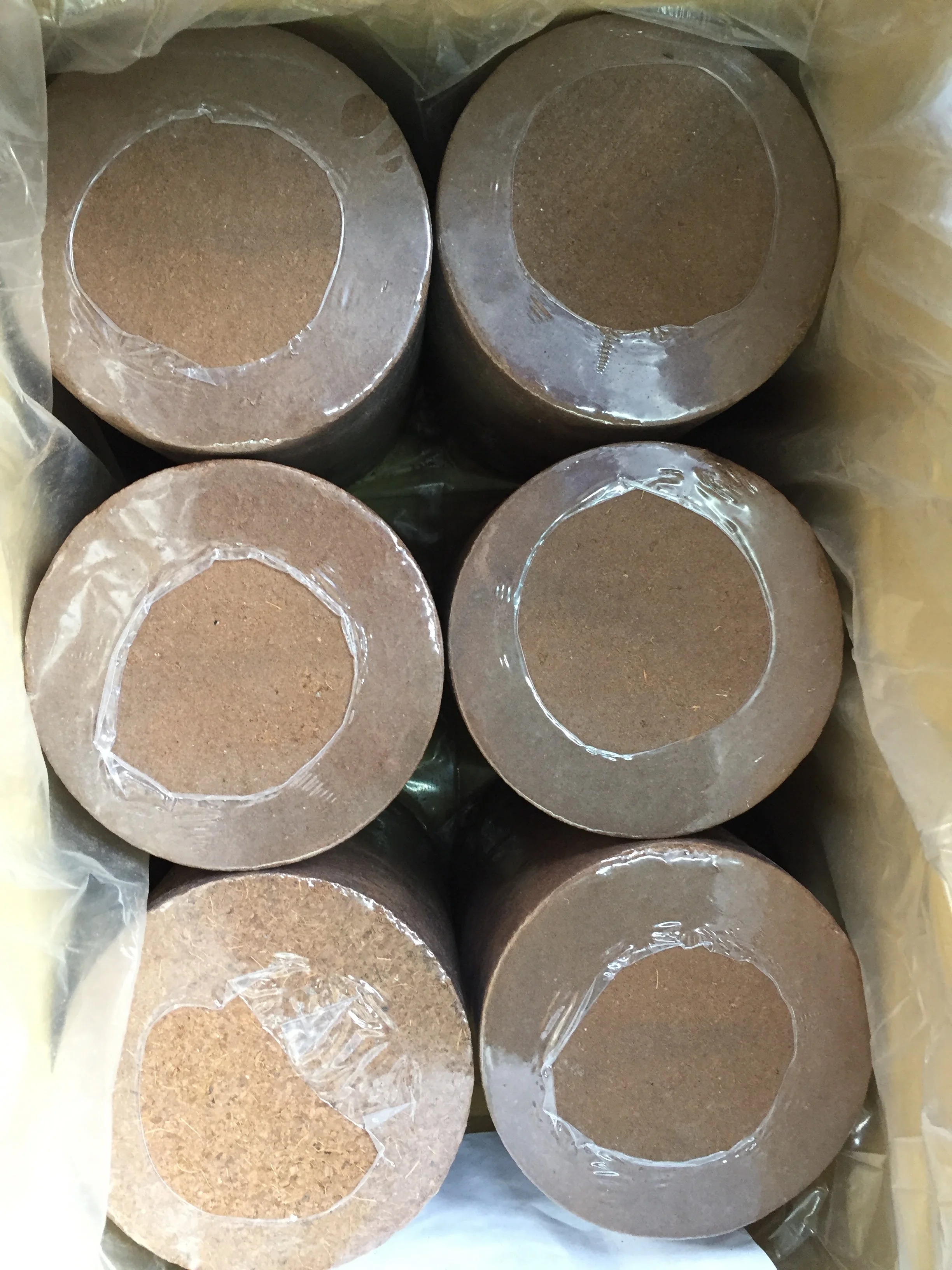Cheap price cocopeat block / Plant Fiber Material cocopeat grow bags Organic coconut peat fiber in VIetnam