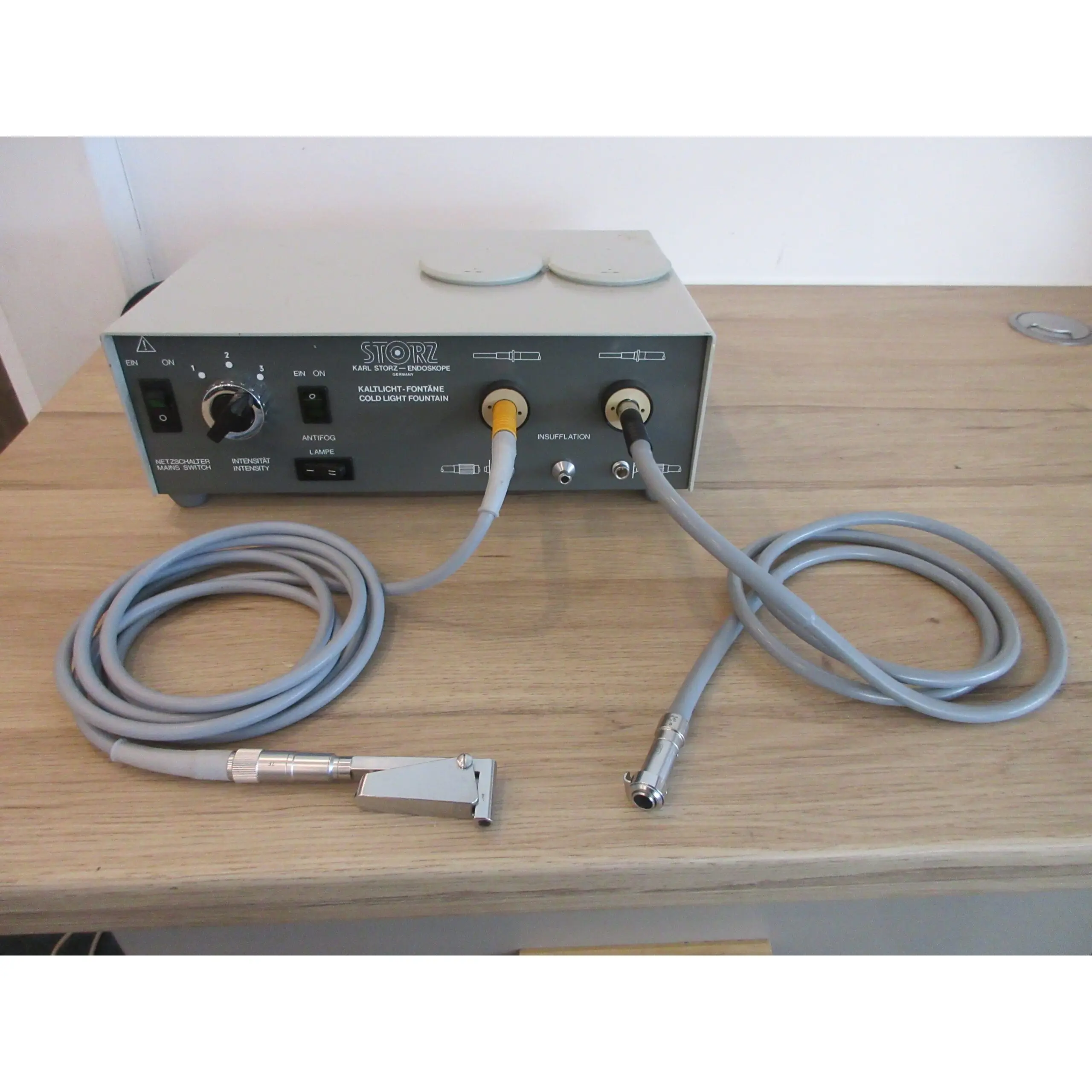 Karl Storz Cold Light Fountain 482 BA with light guide and pump