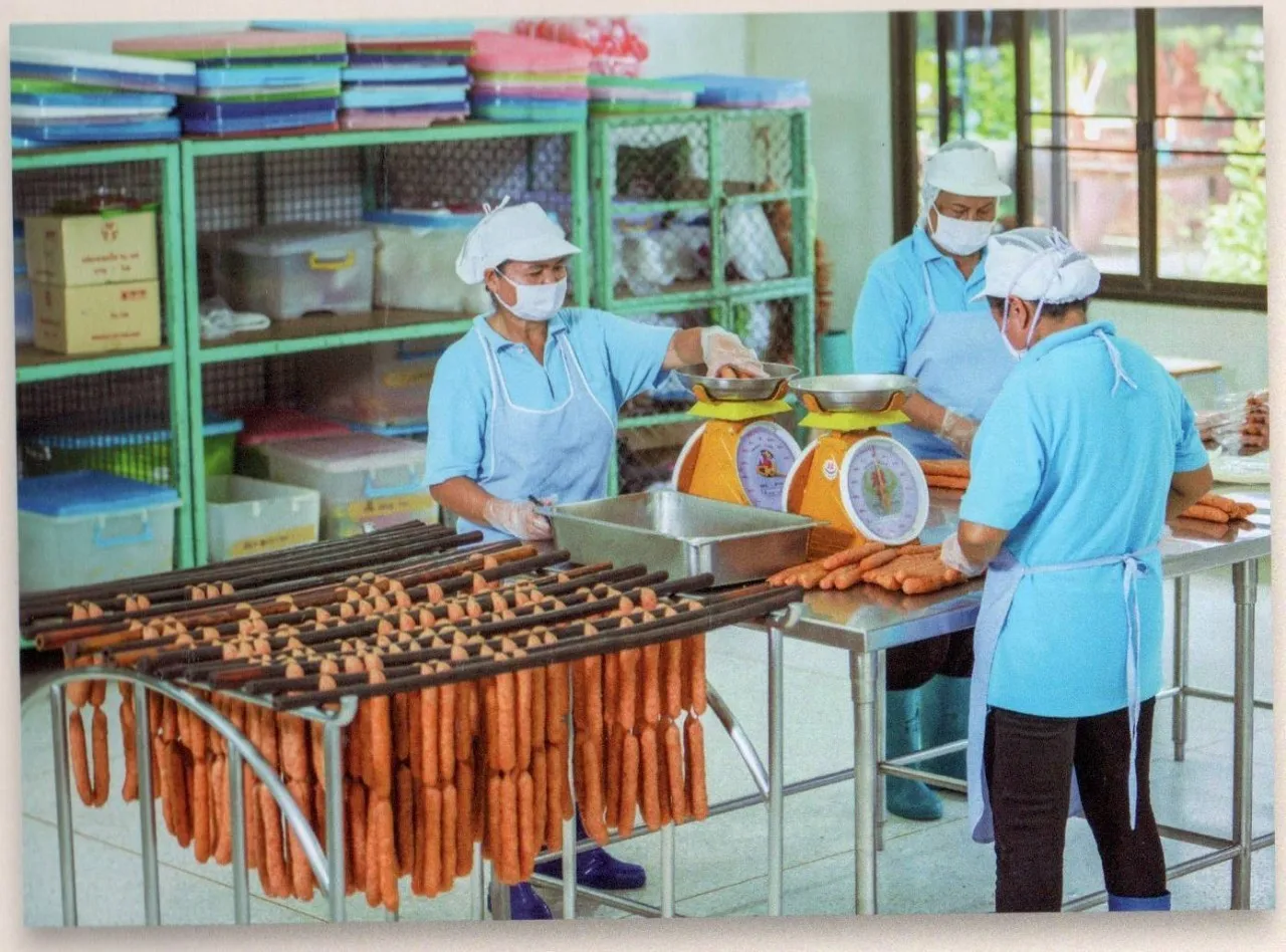 Traditional Chinese Sausage Made from Pork 85% for Many Cooking Foods Premium Products from Thailand