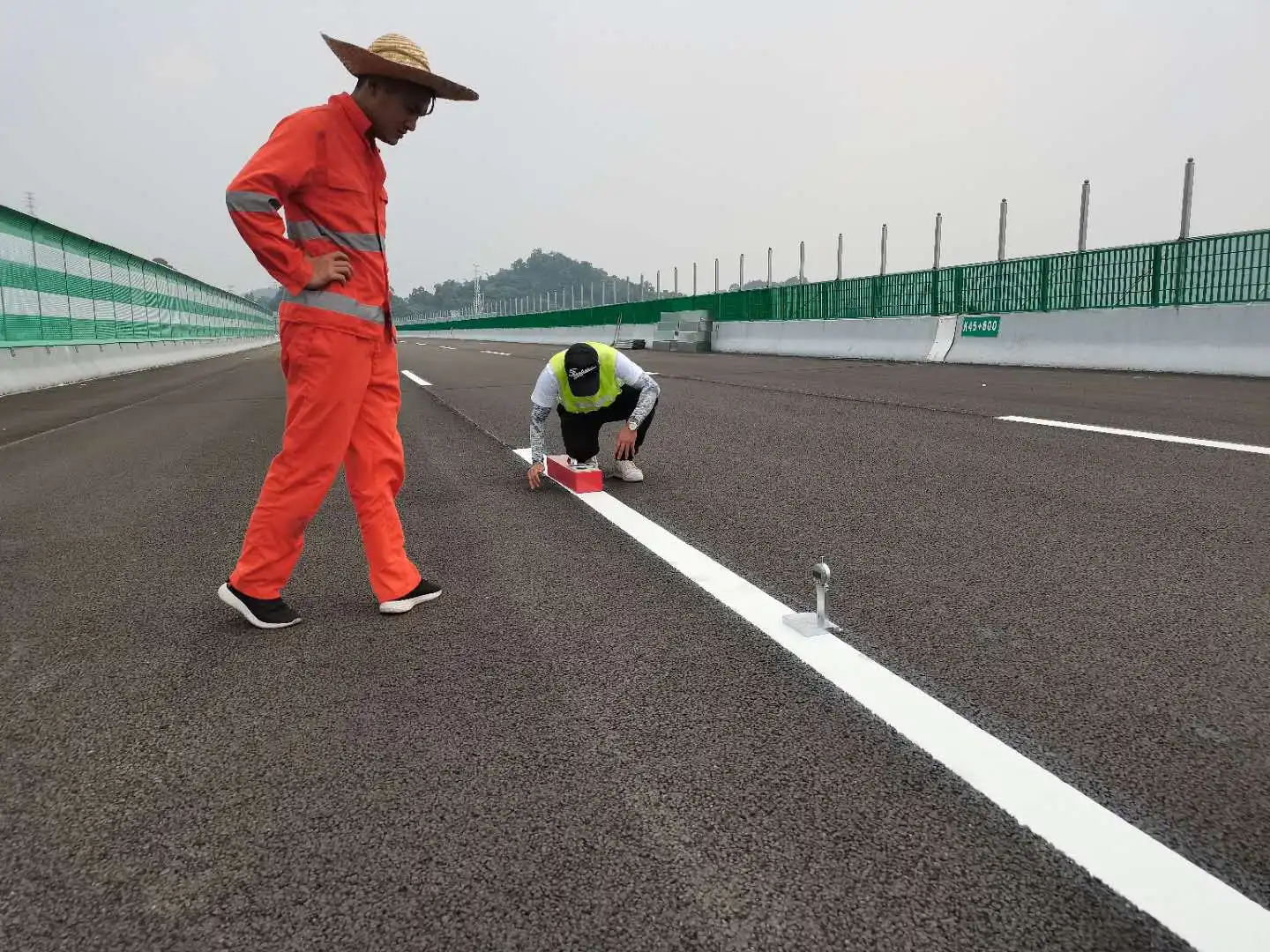 High Quality Traffic Sign Reflective Thermoplastic Road Marking Paint Hot Melt Powder