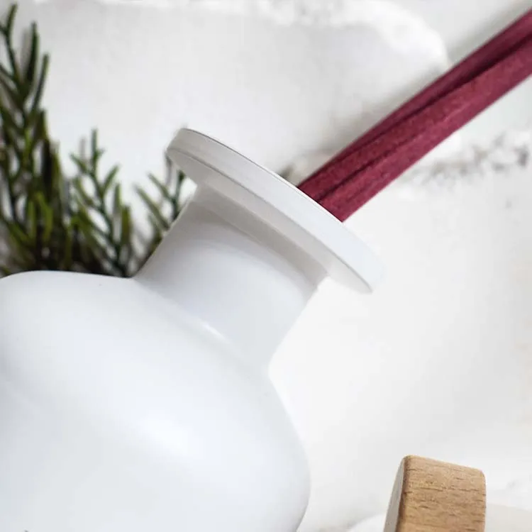 Wholesale 50ml 100ml 150ml 250ml Glass Reed Diffuser Bottle With Gold Cap Luxury Empty Glass Stick Bottle For Aroma Oil Diffuser