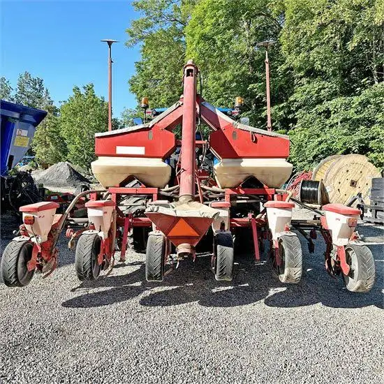 cheap priced Corn Maize Seeder Planter / 4 Row Corn Planter With Fertilizer In Stock for sale online  and wholesale supply