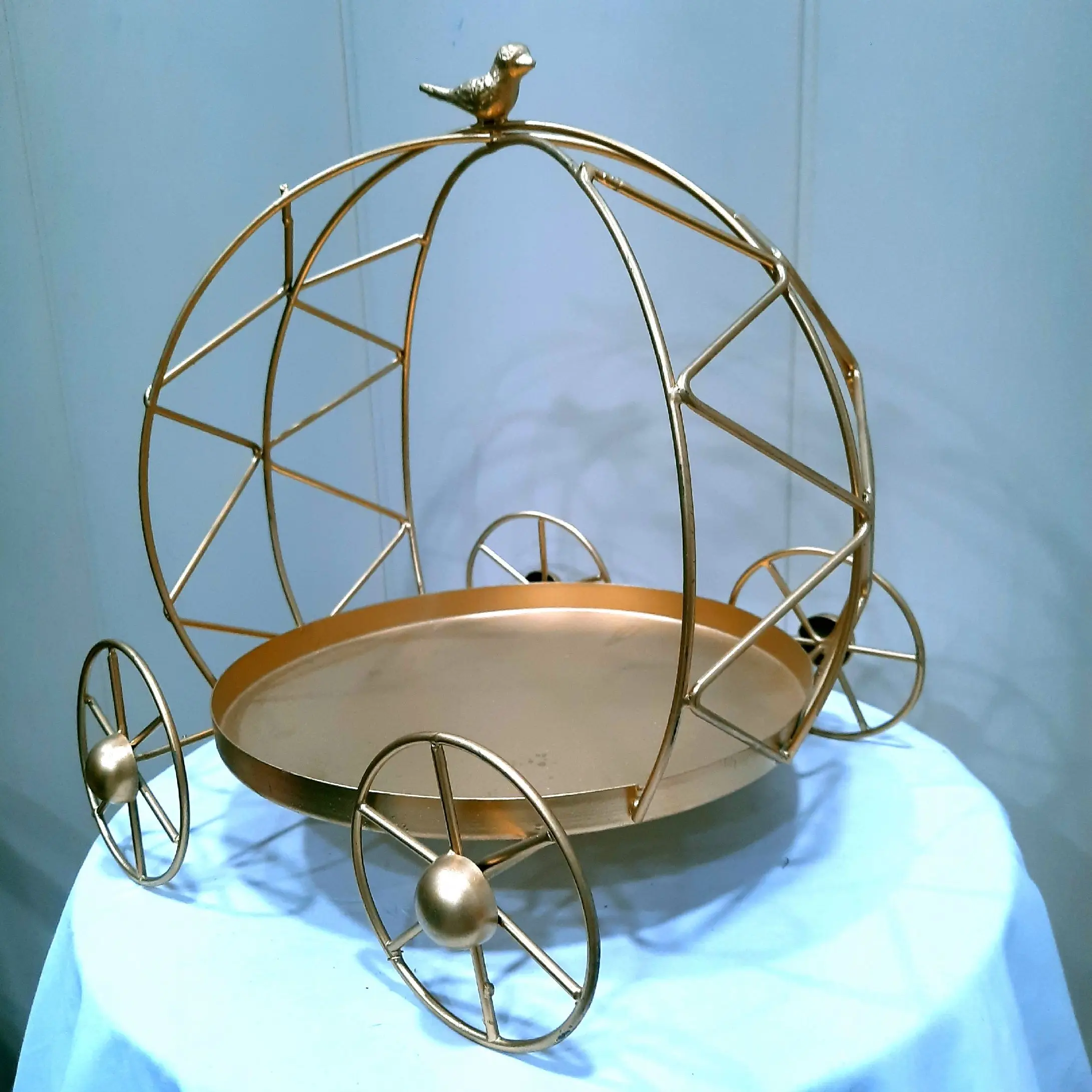 Golden Iron Gift Hamper Basket with Handle with unique design in Round shape Hamper Decorative Food Organizer