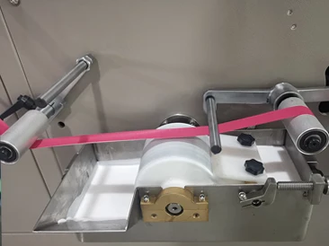 Устройство для склеивания позвоночника, устройство для склеивания позвоночника, блокнот для упражнений, клейкая лента для склеивания позвоночника