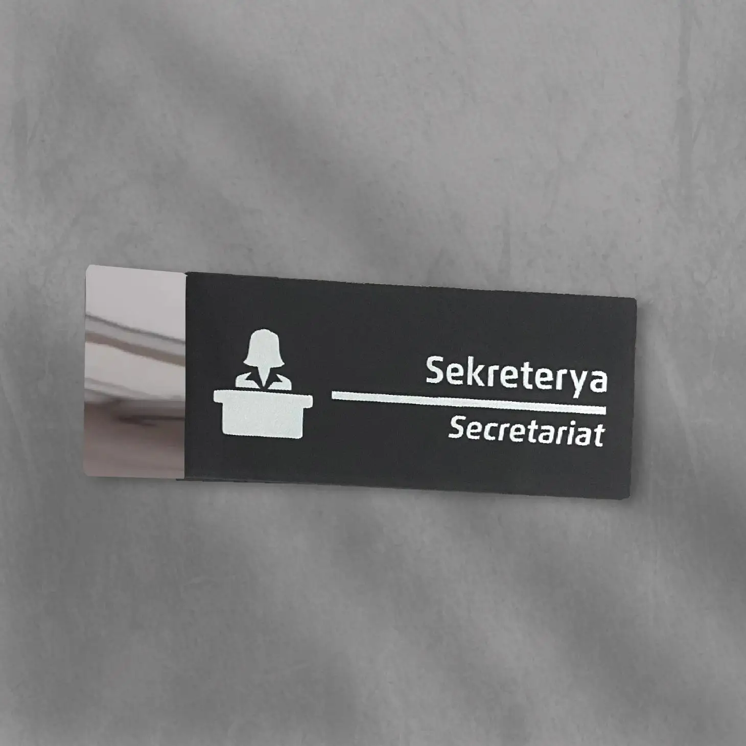 Табличка с дверью секретариата