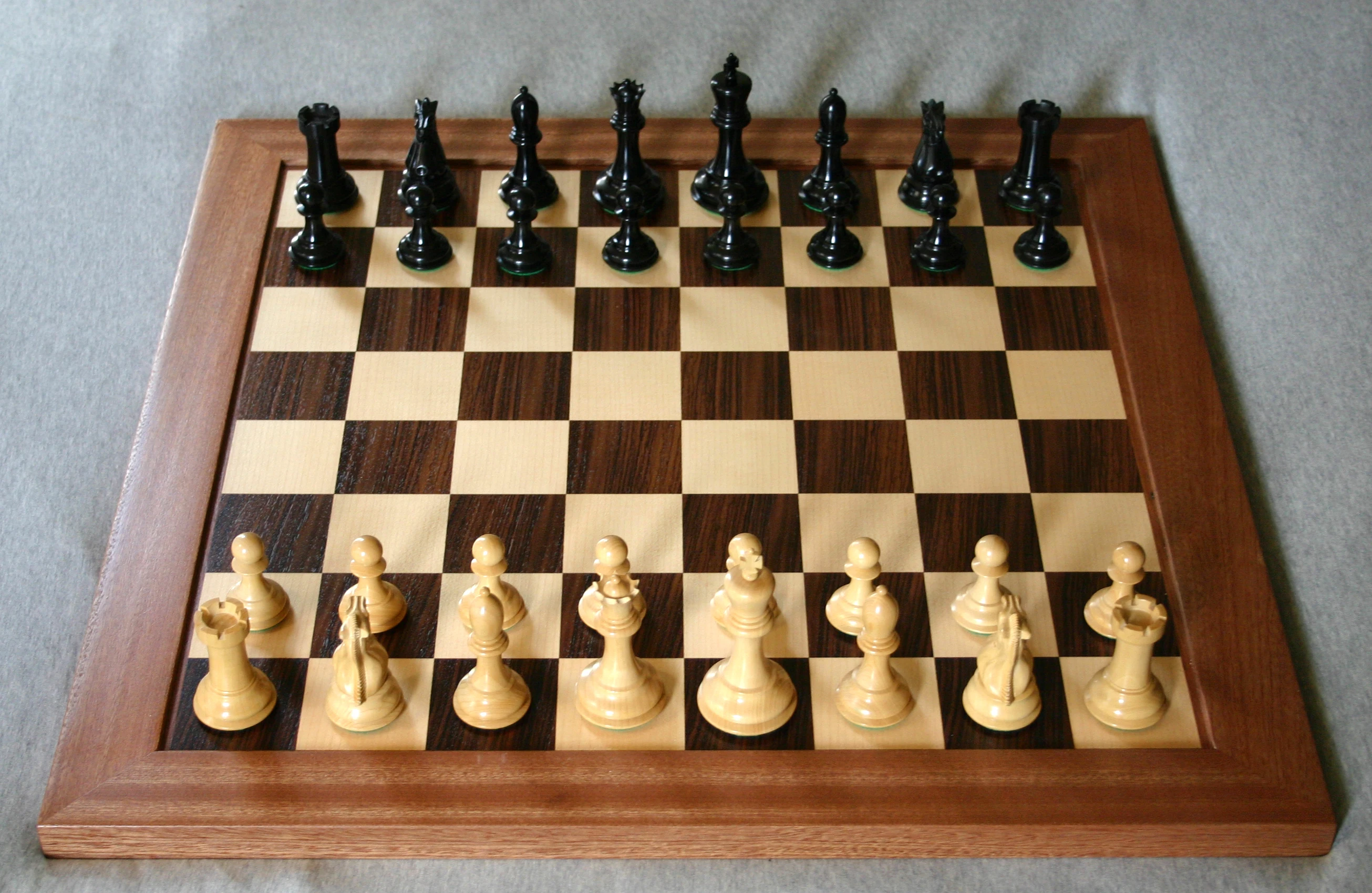 Chess Board Chess Game Set Velvet Leather White OEM Customized