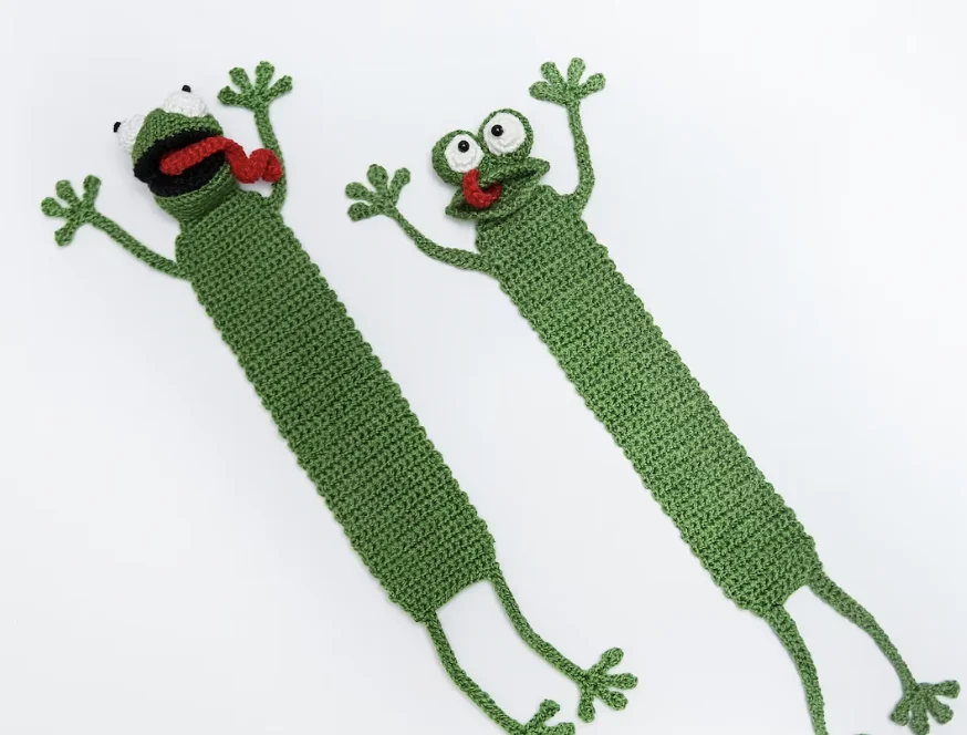 Custom  High Quality 100% Cotton  Knitting Product Hand Crochet peeking frog Bookmark For Gift