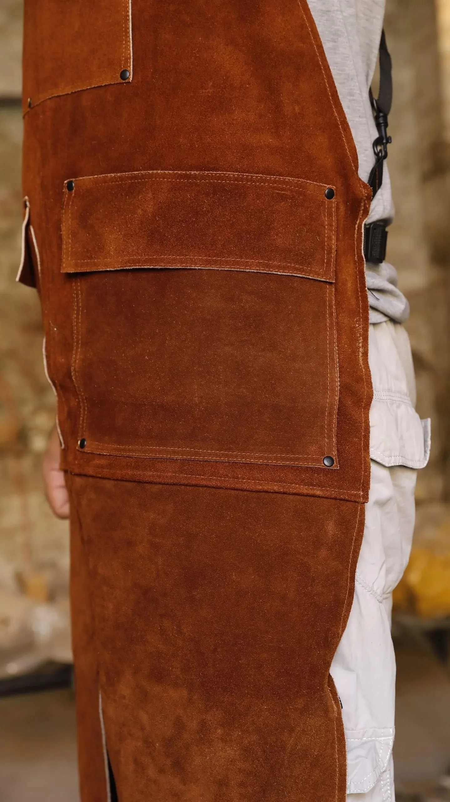 Best Comfortable Suede Leather Unisex Aprons Wholesale Manufacturing Separate Legs Split With Adjustable Straps and tool Pockets