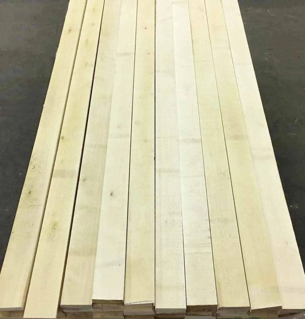 Wholesale Birch Edged Wooden Board Timber Lumber Solid Board Industrial Wood For Construction Wooden Planks