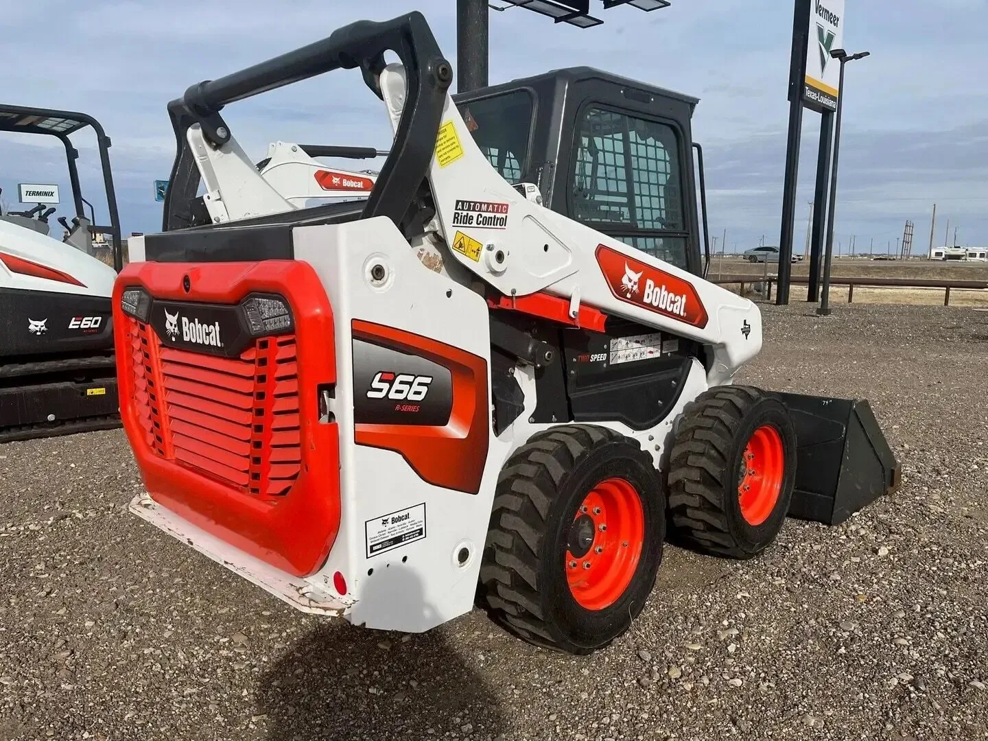 Дешевый погрузчик Bobcat T770 трек для продажи