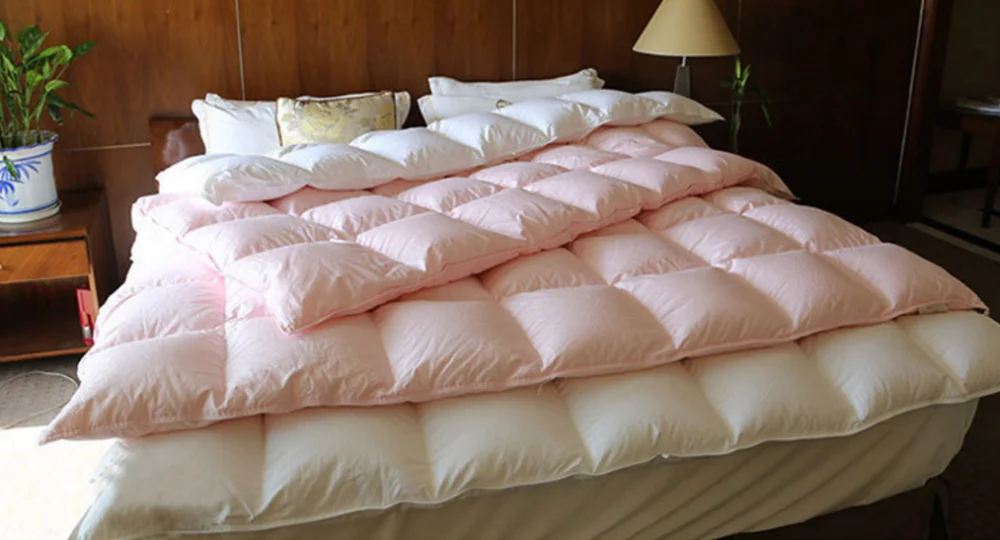 Hot selling 90% white goose down filled 100% combed cotton king size duvet comforter