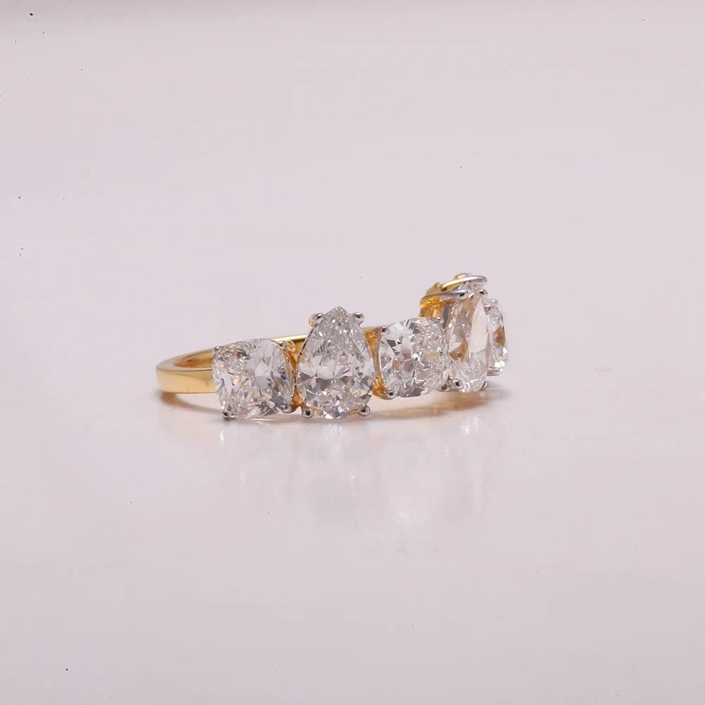 Trending natural diamond 14 kt yellow gold crafted with VVS clarity and GIA certified