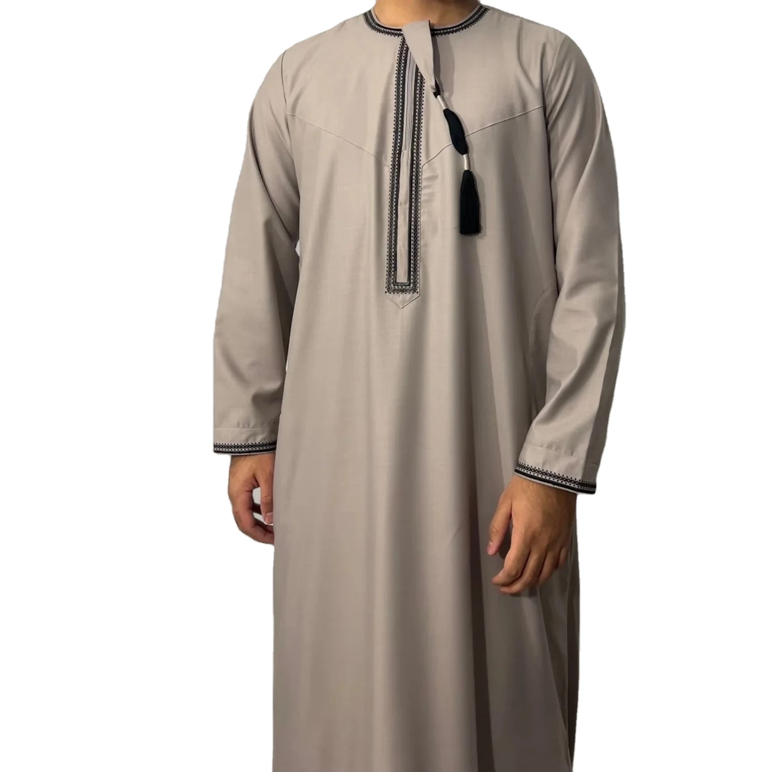 Customizable 2024 Arabian Thobe for Men Full Sleeve Jubba Muslim Islamic Clothing with O-Neck Tussle Patch Adults Middle East