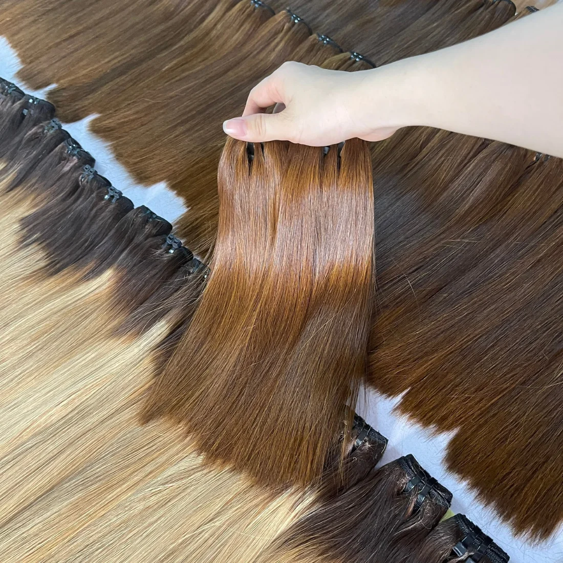 Very hot product today bone straight bundles full inch full color 100% Remy, completely handmade, shipped worldwide