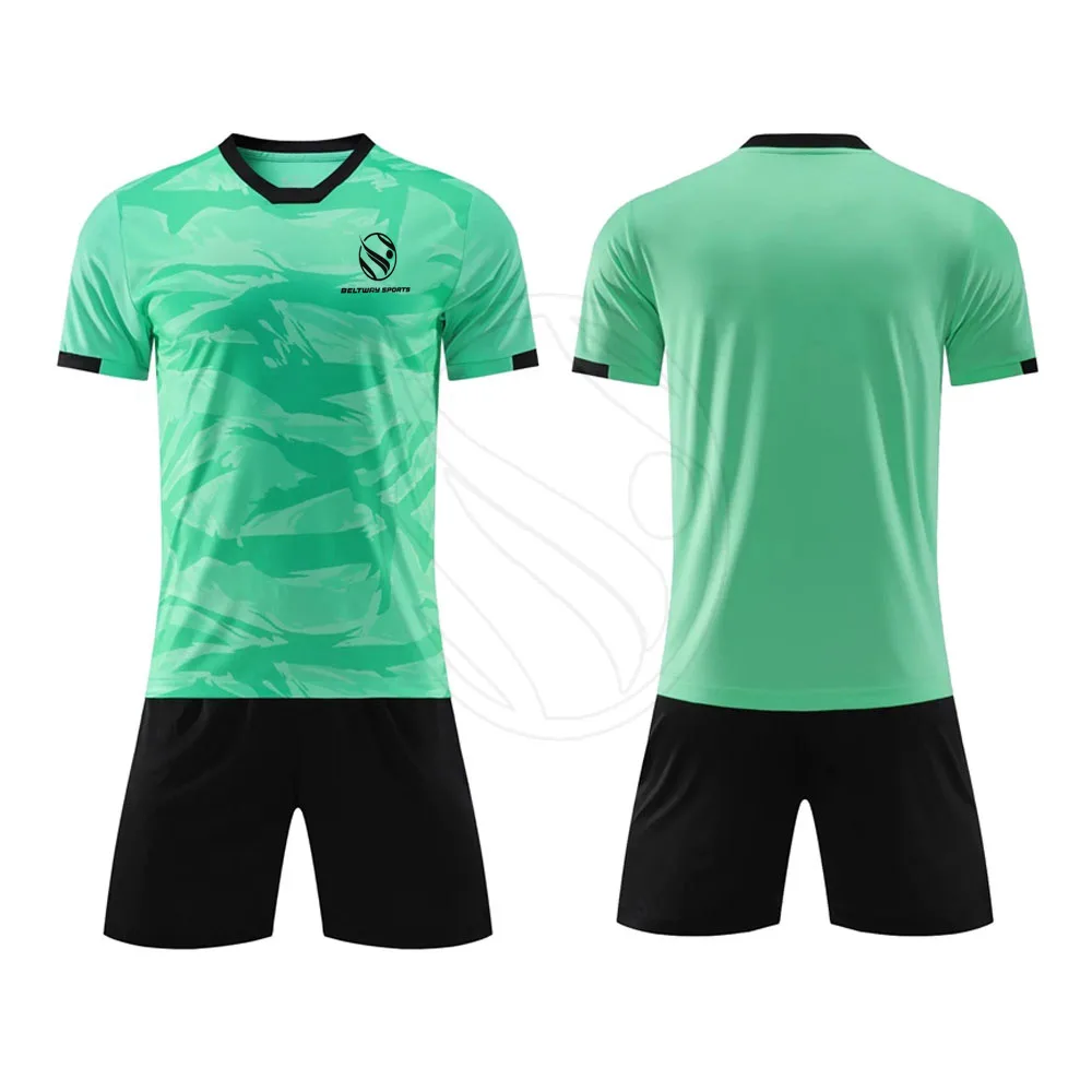 Customized Logo Soccer Uniform 2024 Best Selling Soccer Uniform New Design Men Soccer Uniform
