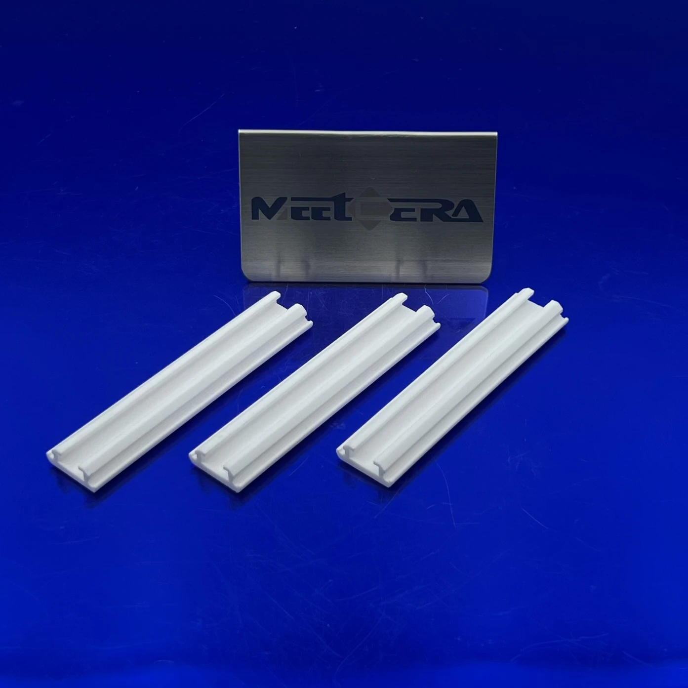 High temperature resistance acid alkali resistant 99% white alumina ceramic parts