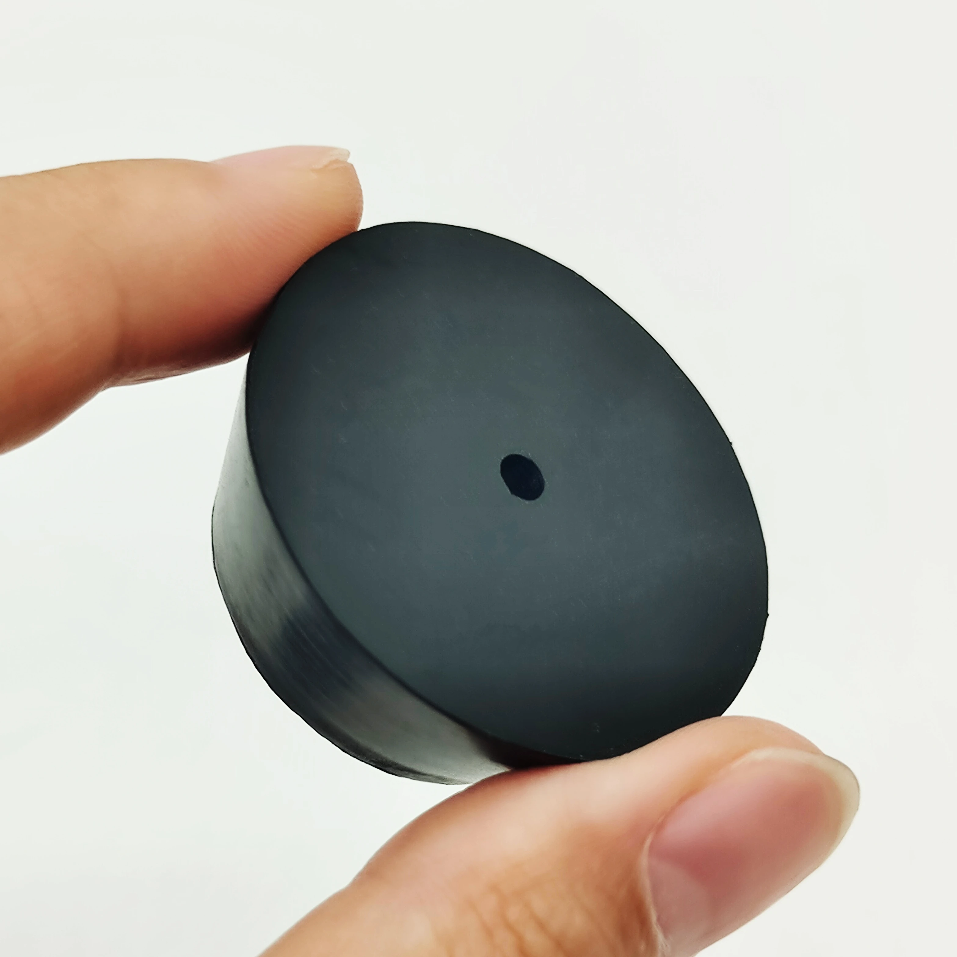 The manufacturer can customize rubber wear-resistant pads and add iron parts internally