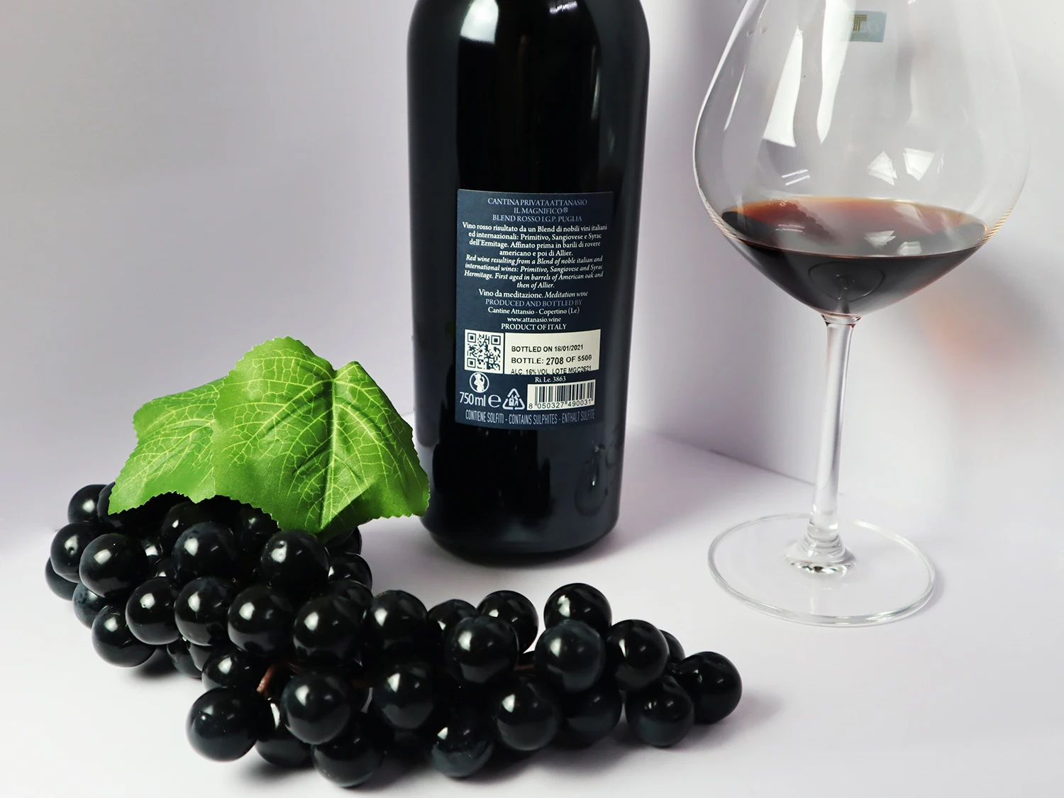 Вкус напитков, вкусные ароматы, черные вишни, сухая столовая установка, итальянский Attanasio Il magniтрение, ограниченное издание, вино из Италии