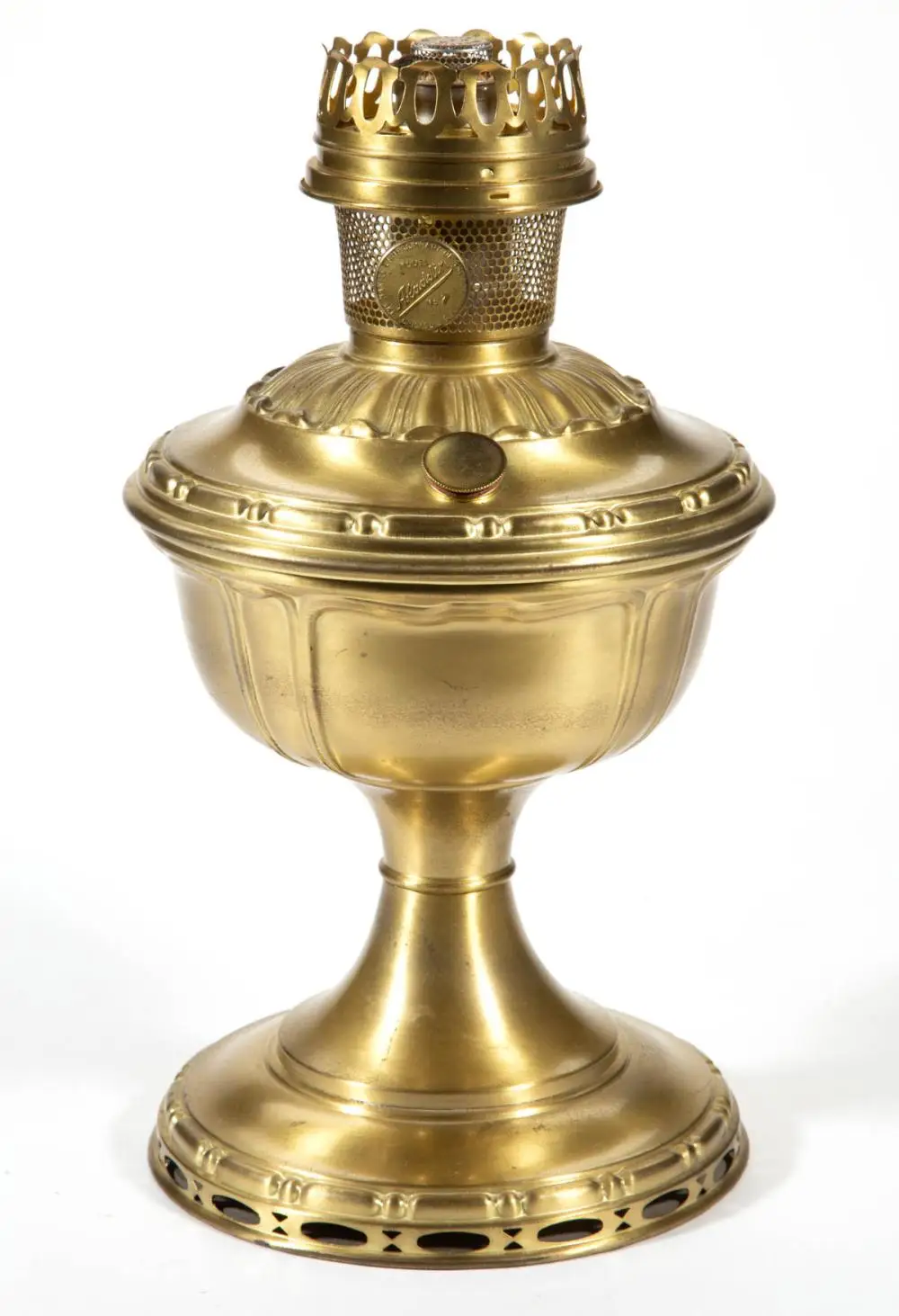 Brass And Copper Kerosene Oil Lamp In Antique Finished For Outdoor Usage With Modern Design With Elegant Style In cheap prices