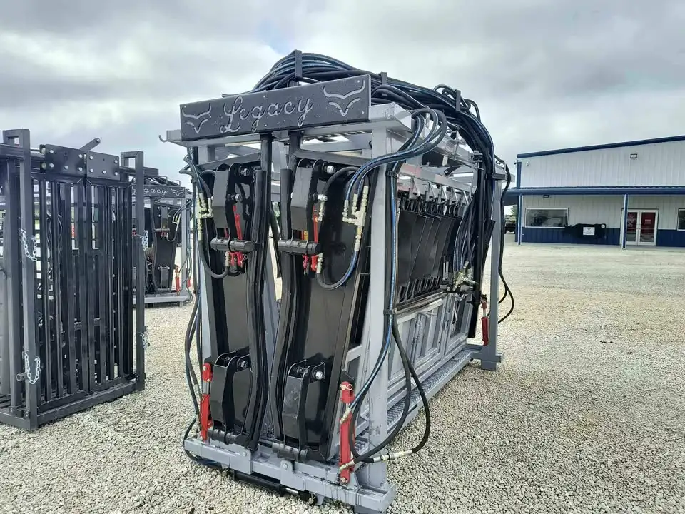 Legacy Hydraulic Cattle Chute