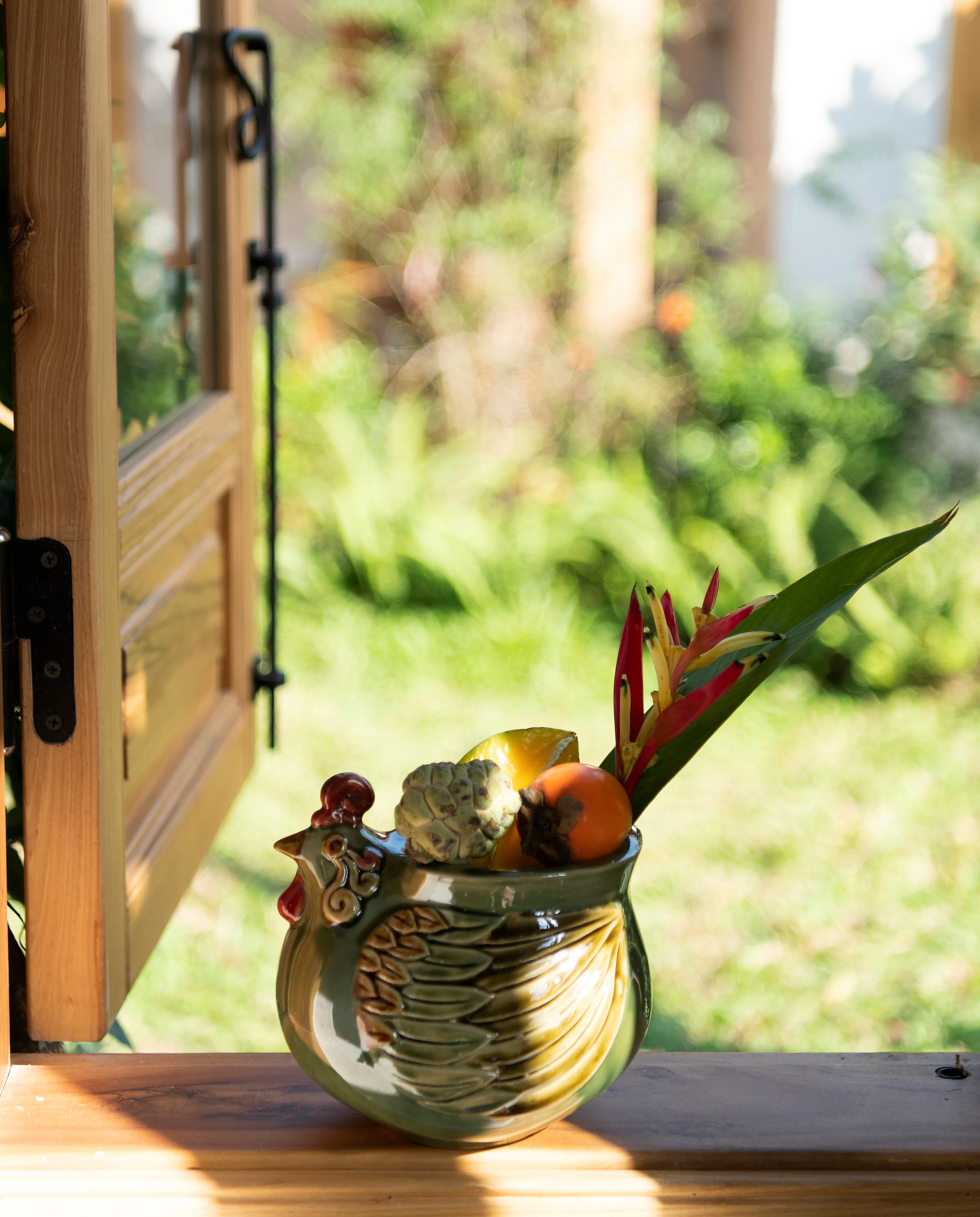 Top Product Vintage ceramic tabletop For Living Room / miniature ceramic chicken family made in Vietnam