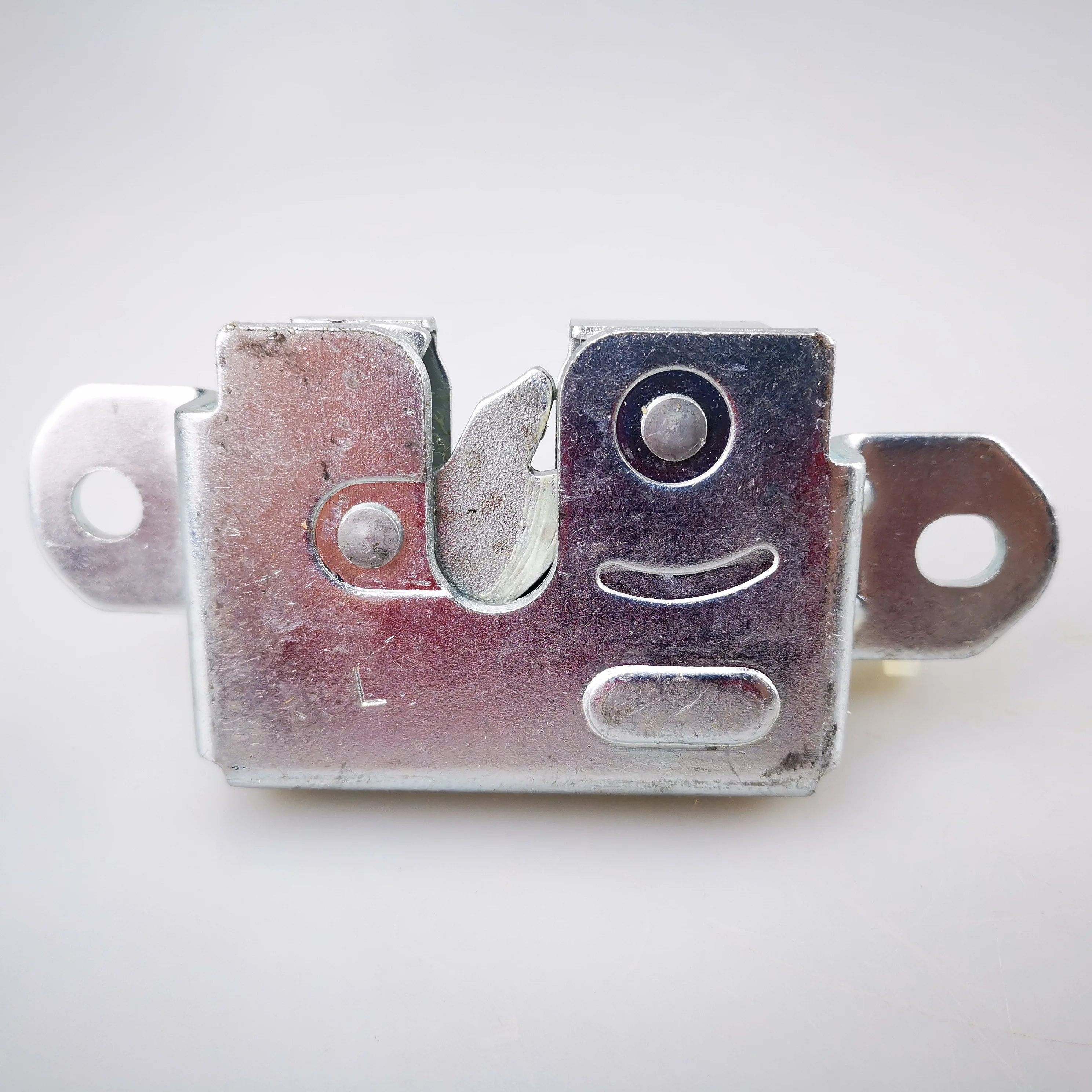 SAIC MAXUS T60 Original Rear baffle lock body C00100148 C00100149