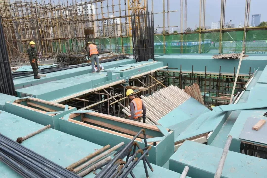 China Manufactory hot sale 18mm Forms Shuttering Plastic Formwork For Concrete Slab
