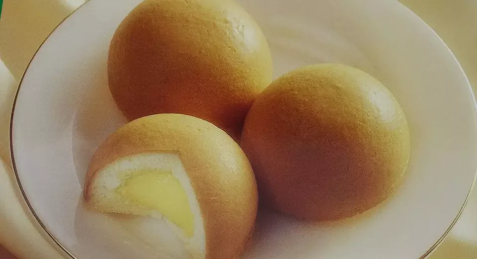 Euro Custard Bun Cake Premium 114g Wholesale Custard Cake Puff Cake and Sweet Pandan Cream Box of 12 pcs asian snacks