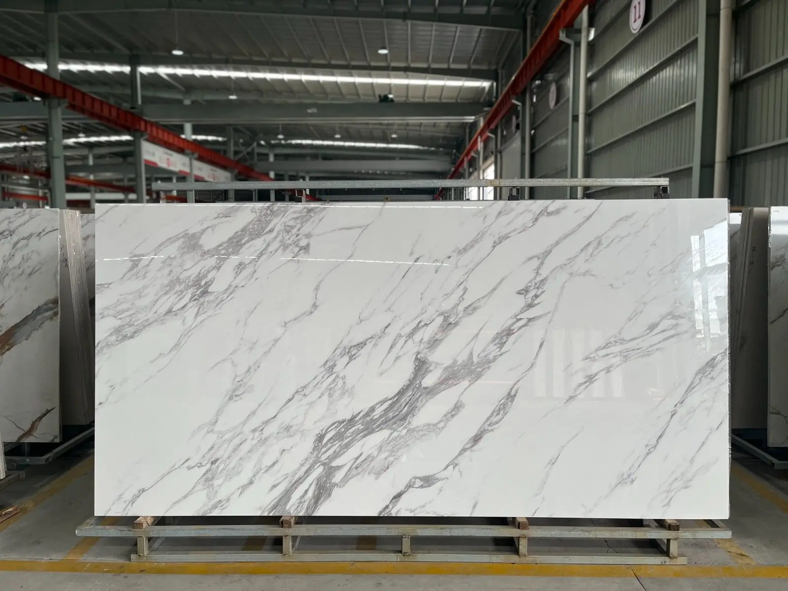 China Manufacture Alpine White Artificial Slab Calacatta White Sintered Stone Kitchen Countertop