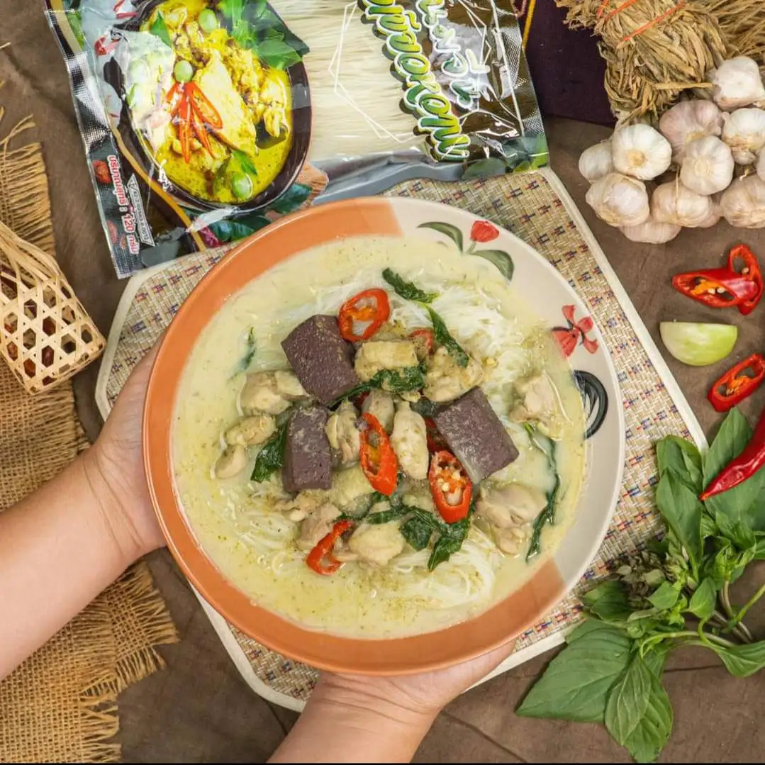 Instant Rice Noodles (Khanom Jeen) with Green Curry Authentic Thai Hot and Spicy Tasty  120g./Pack