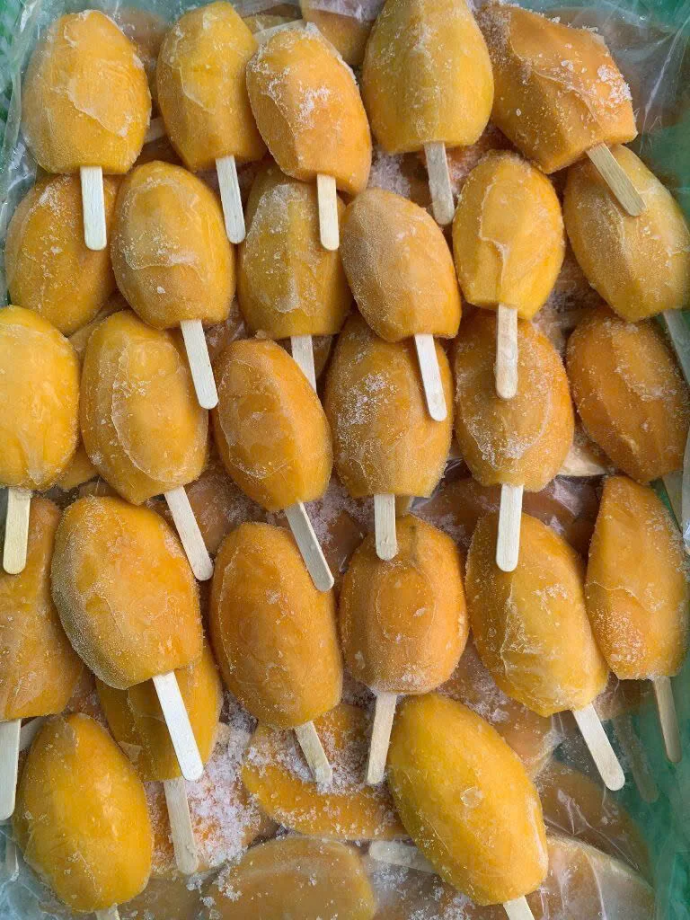 FROZEN MANGO CHUNKS / READY FOR SMOOTHIES AND DESSERTS / MADE IN VIETNAM