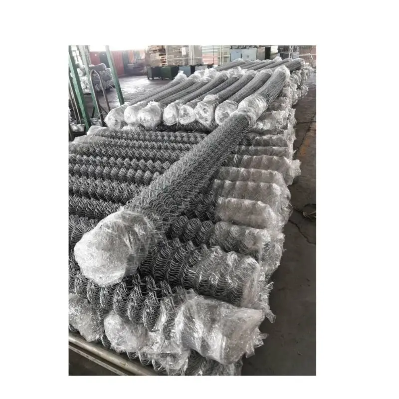 10 11 12 Gauge Wire Cyclone Wire Fence Hot Dipped Galvanized Design For Residential America Specification 10ft per Rroll