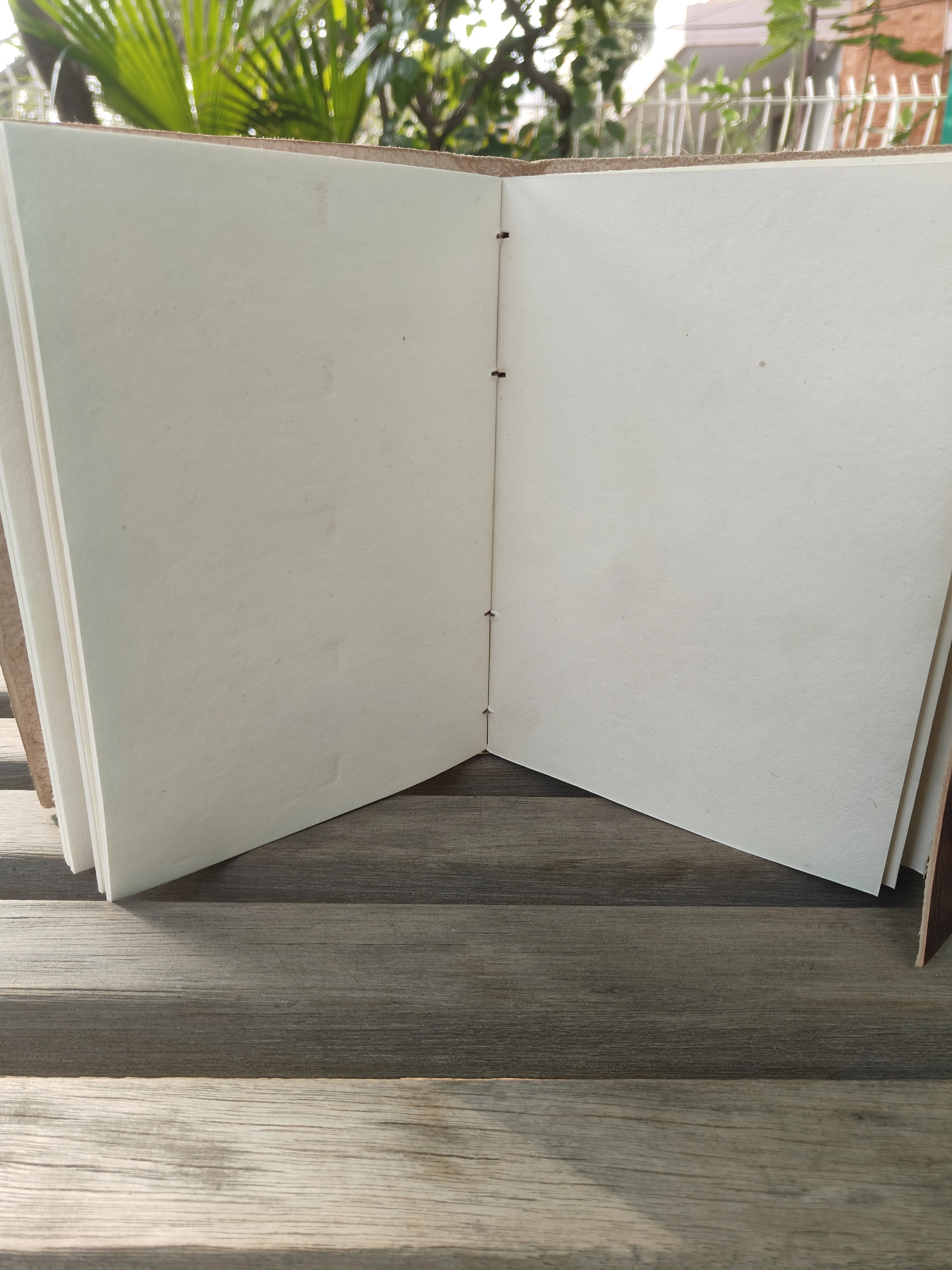 Уникальный журнал с кожаным переплетением, с двухцветным дизайном и прикрепленной полосой, идеально подходит для повседневного использования в офисе