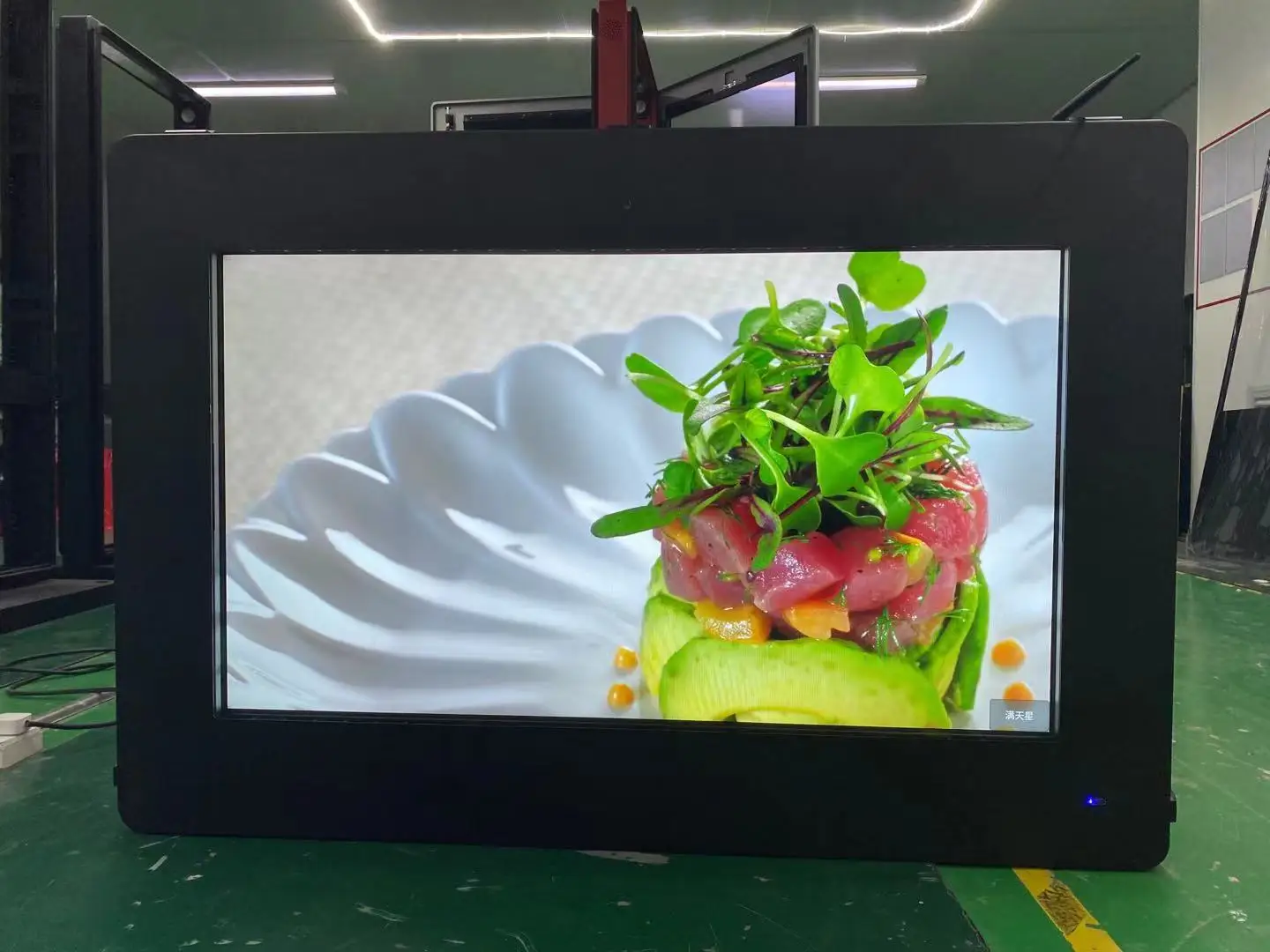 Digital Signage and Displays Wall mounted 32inch Waterproof Outdoor LCD Display