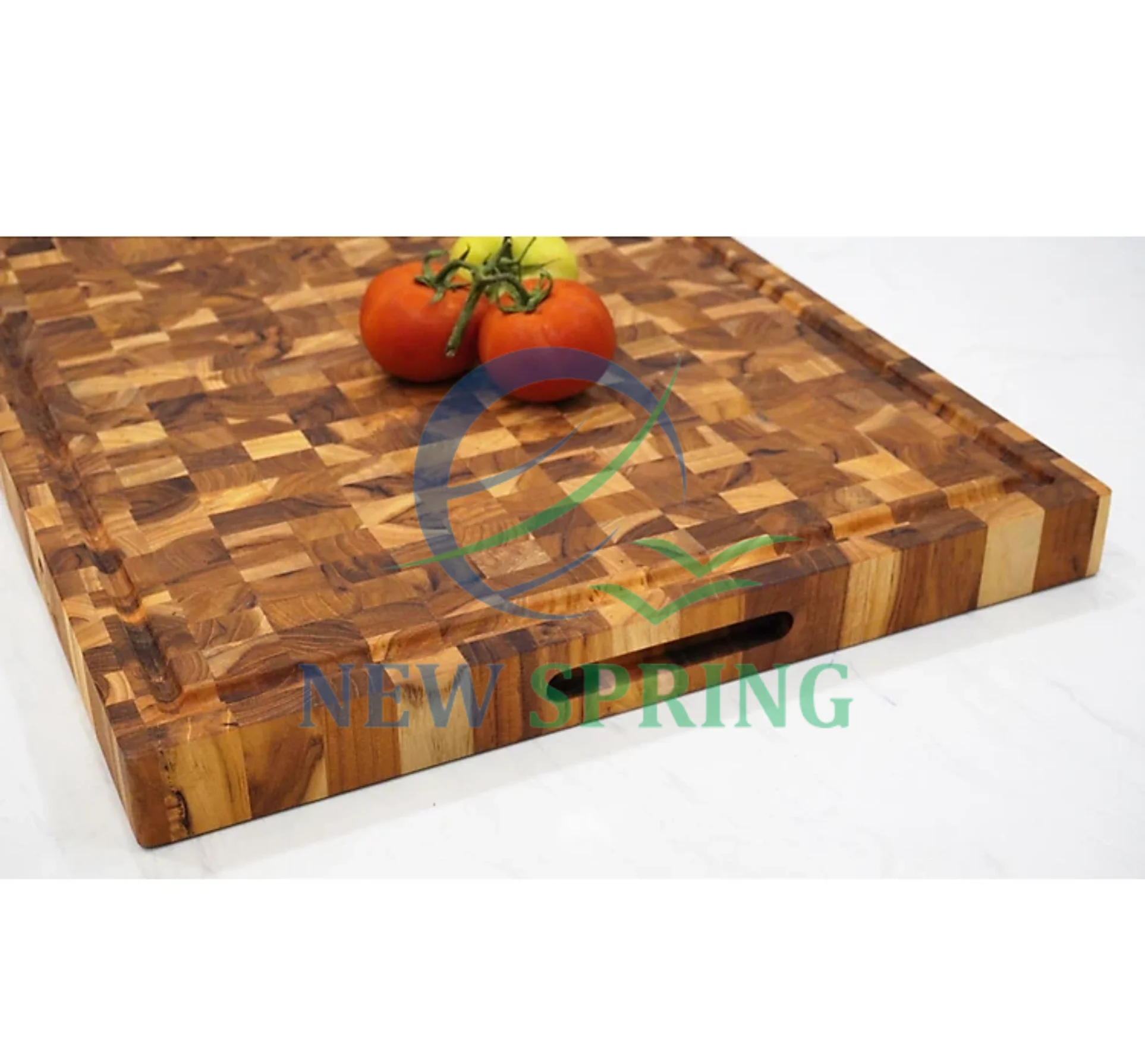 High-quality, thick wooden cutting boards come in many sizes depending on usage needs, for storage or decoration.