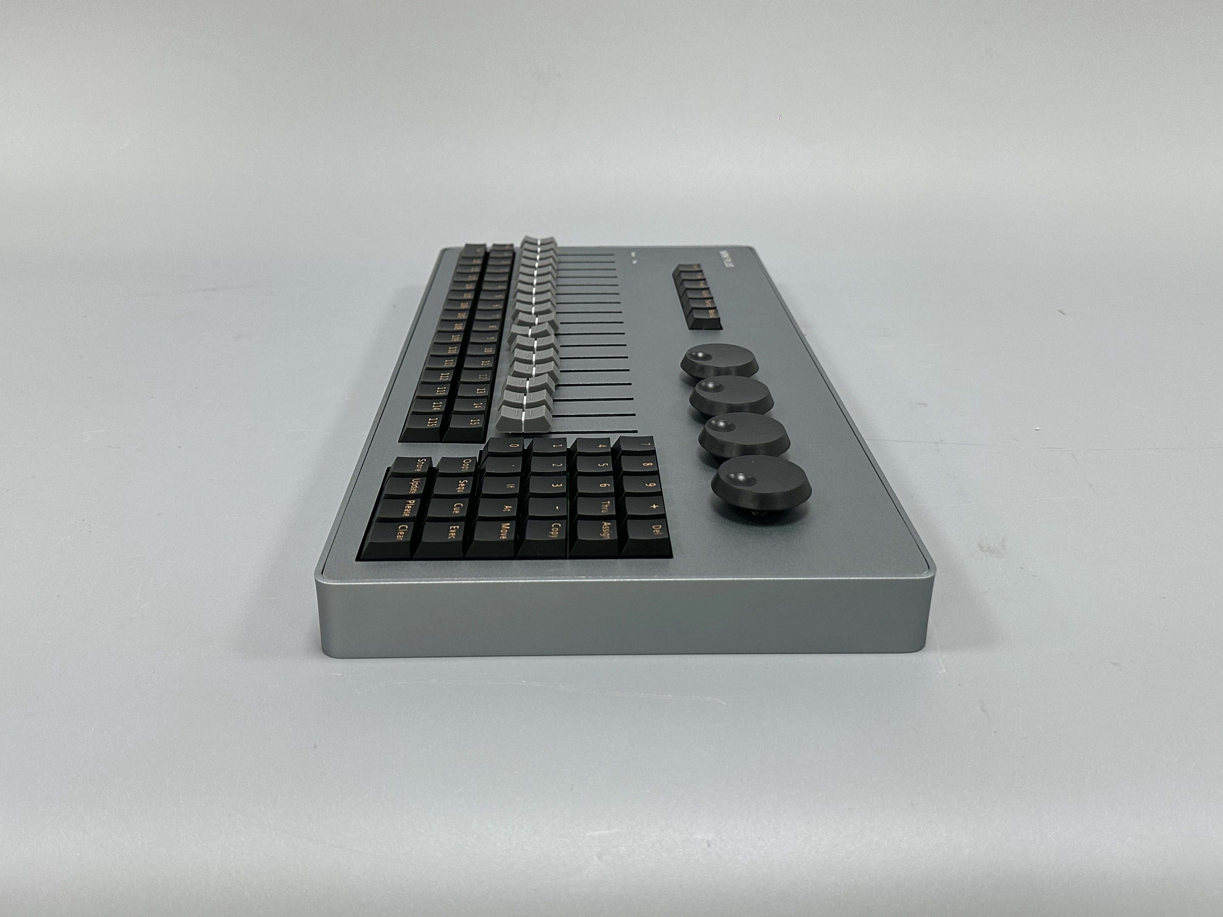 MA2 Mini Command Wing Plus DMX512 контроллер света