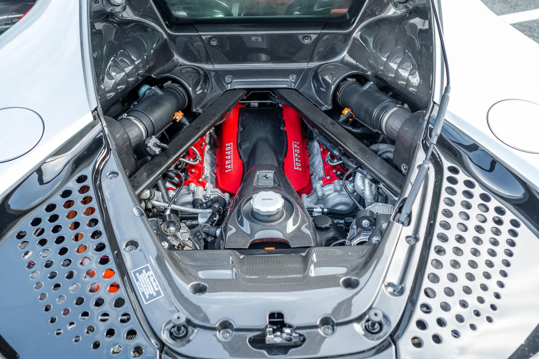 Чистый титул 2021 Fe rra ri SF90 Stradale