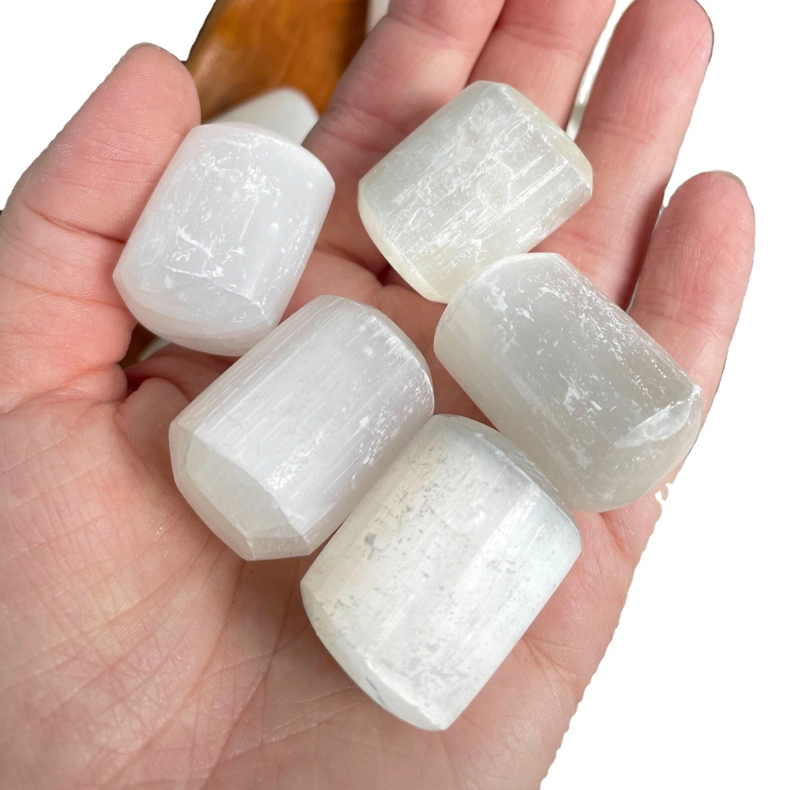 Wholesale High Quality Selenite Tumbled Stone Handmade Healing Crystal Tumble Stone Gemstone Agate Feng Shui Carved