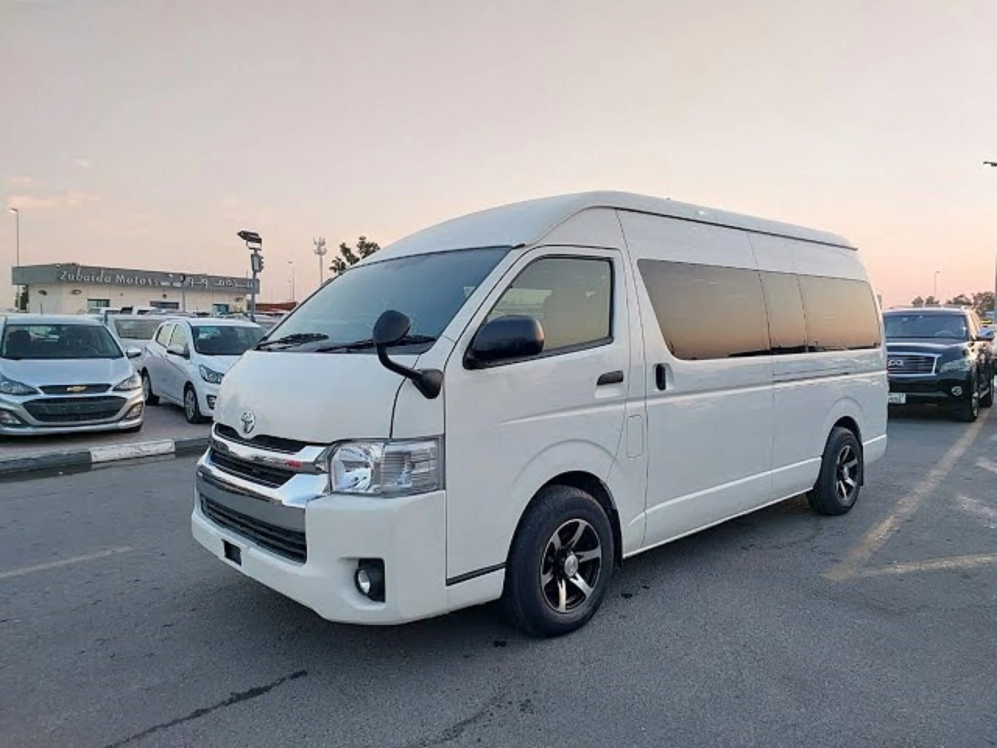 Мини-автобус Toyota Hiace GL с высокой крышей 4x2