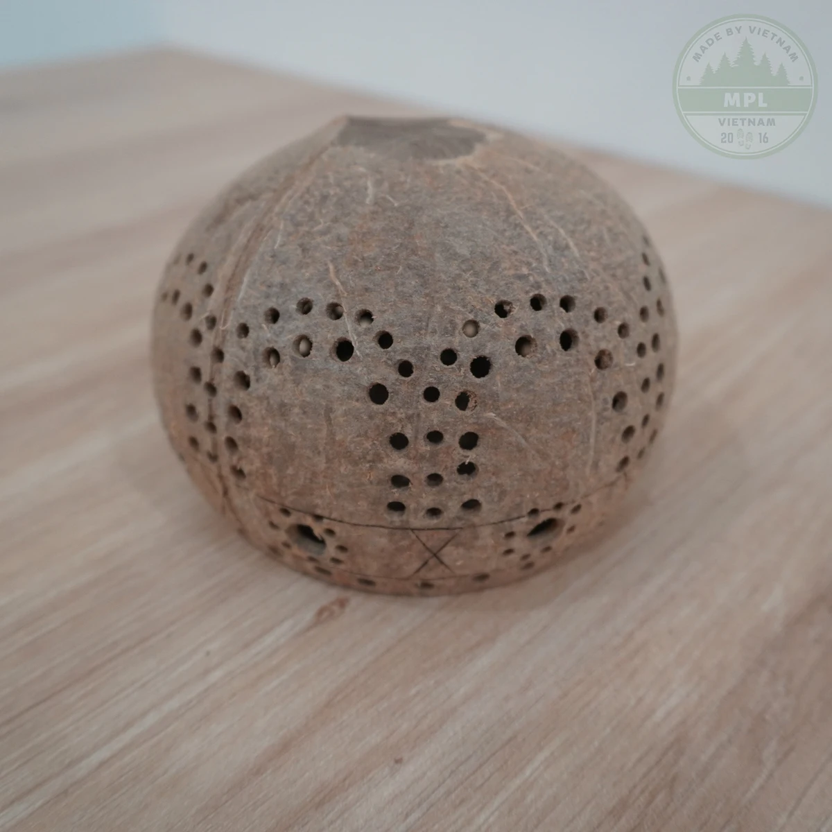 Handicraft Coconut Shell Tealight Candle Holder for Home Decoration Wholesale Christmas Occasion Coconut Candle Holder