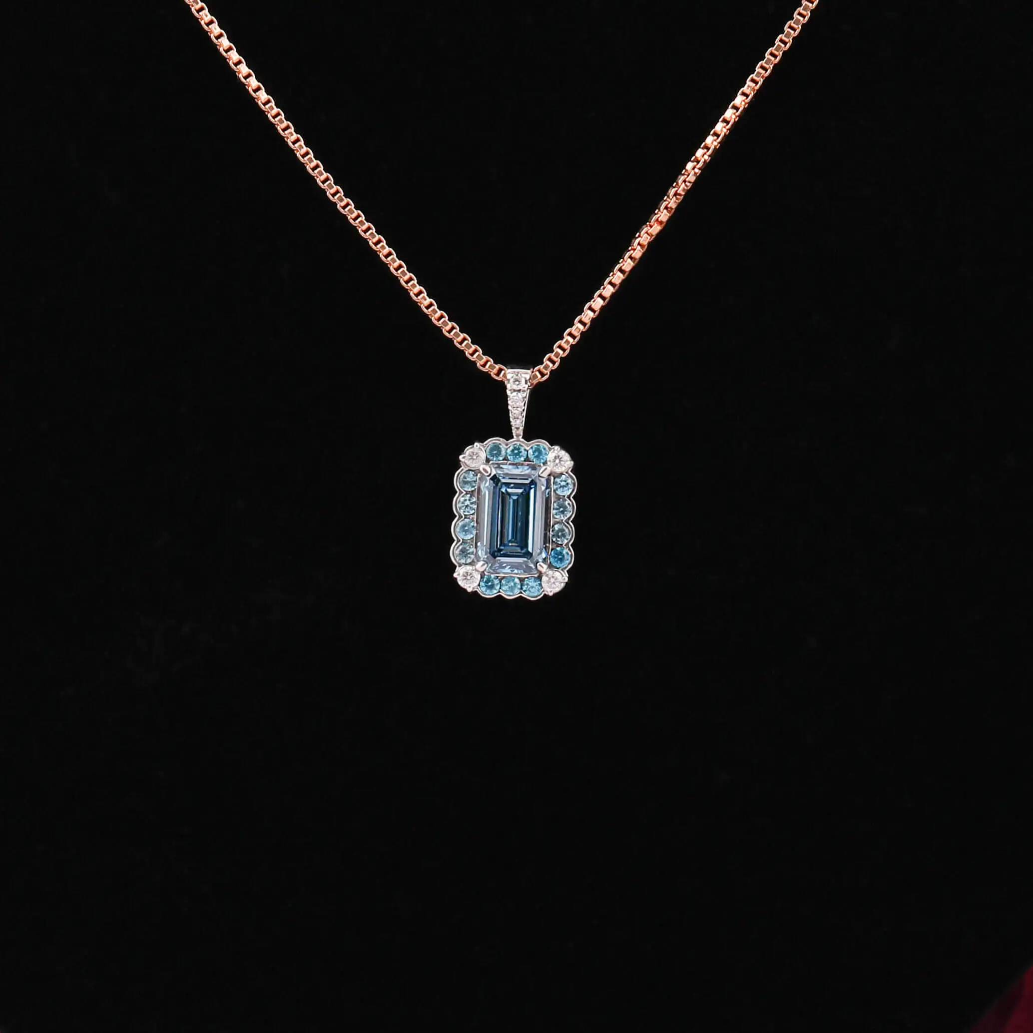 Customized 18KT Solid Gold Minimal Pendant Chain Lab Grown Blue Emerald Shaped Diamond Gold Plated for All Occasions for Women