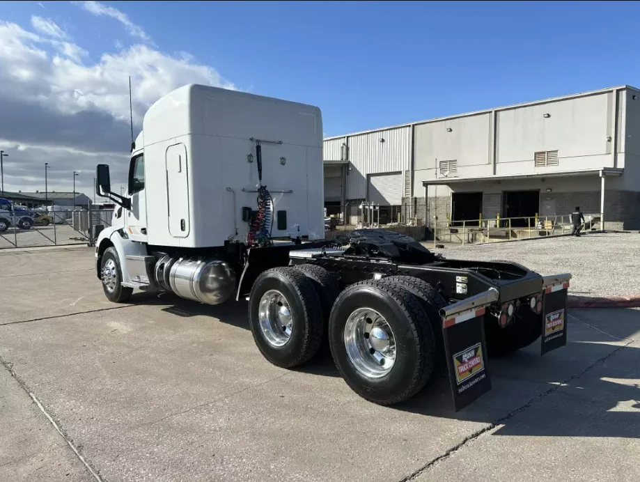 Pre-owned Cleanly Used/New 2016 2018 2020 Peterbilt Conventional Sleeper Truck 579 for Sale