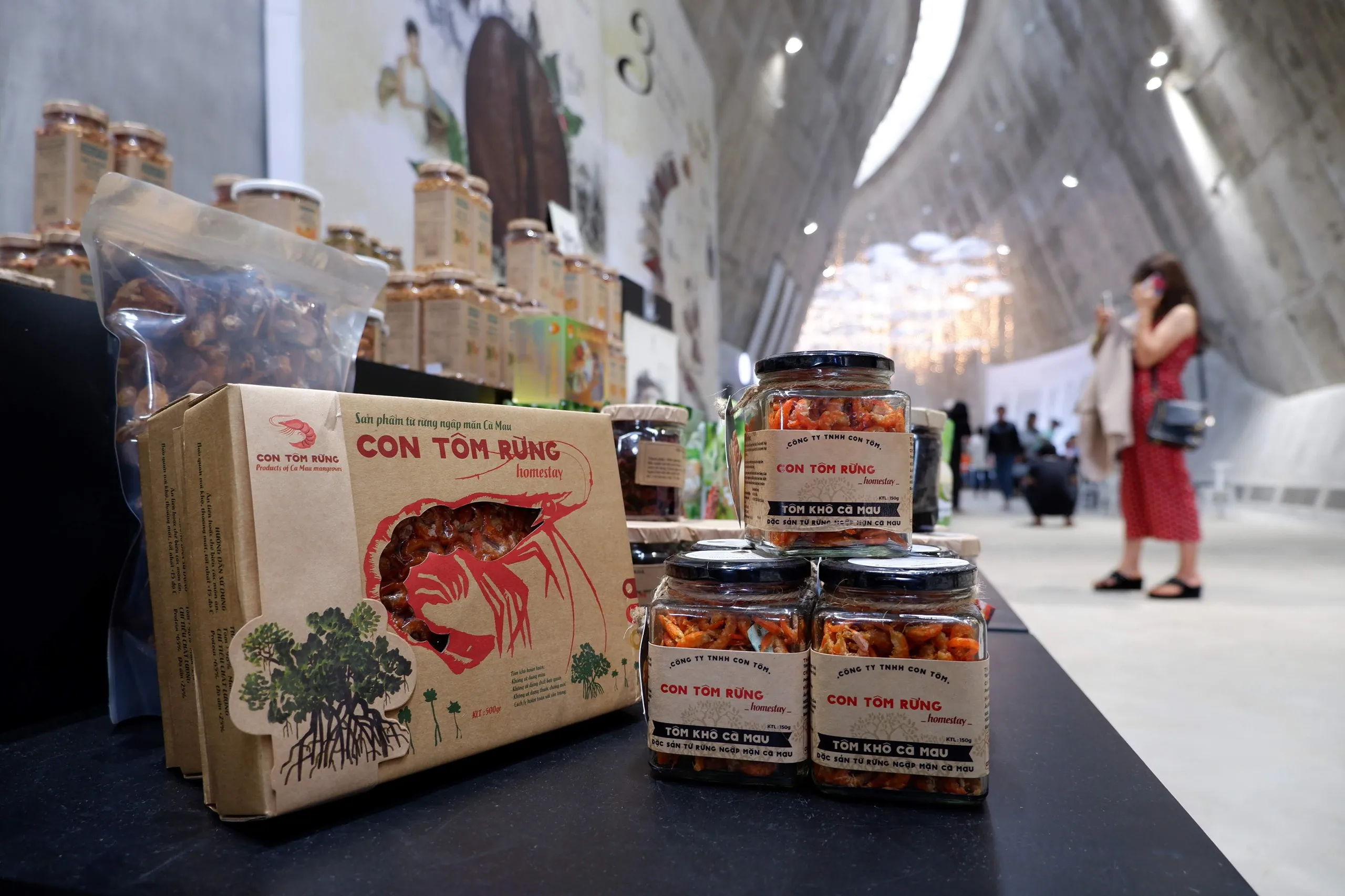 Headless Seafood 100% Fresh Skinless 500g Snack Air Processing 5 months Shelf Life Traditional Red Dried Shrimp from Vietnam