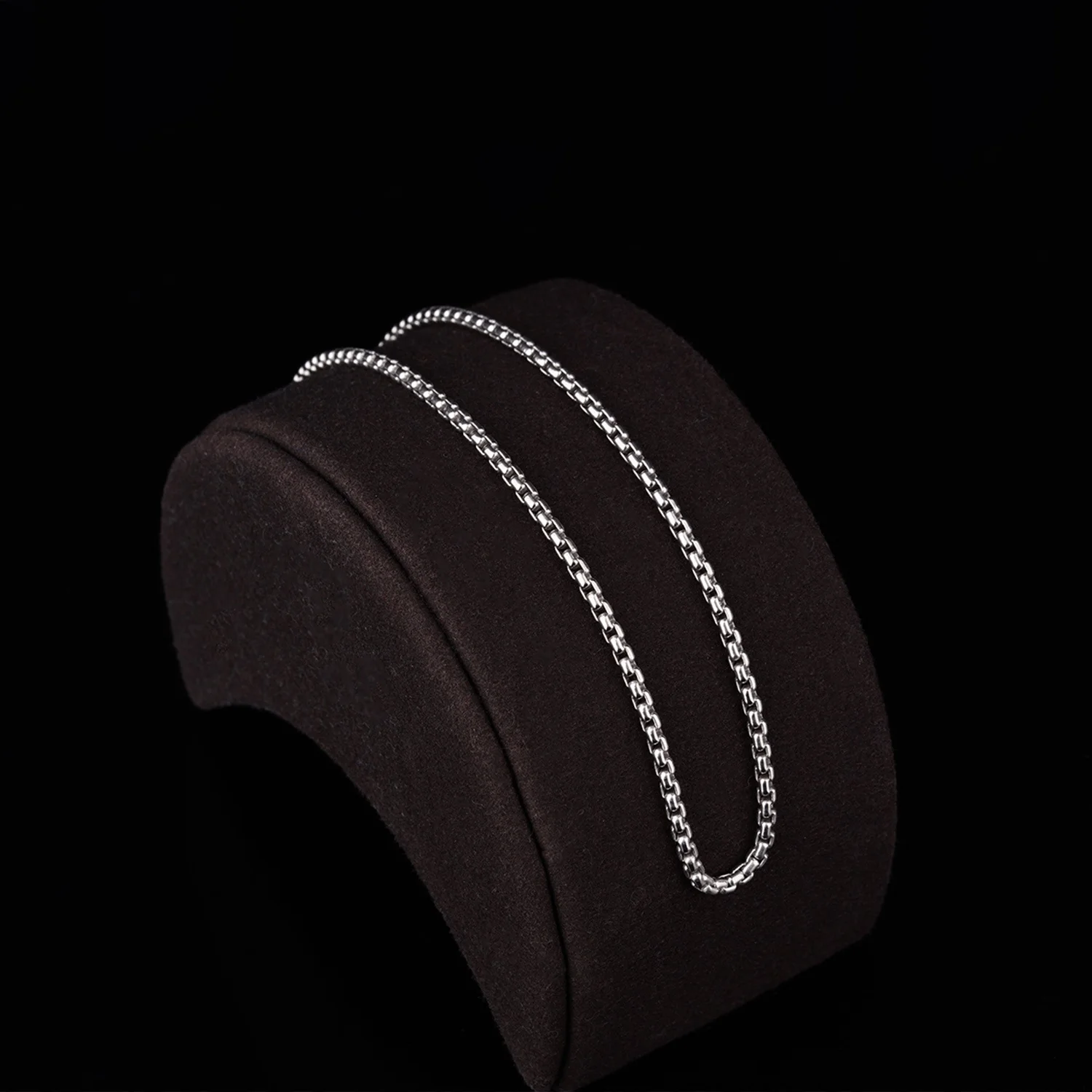 Buy Standard Quality Silver/Gold Chain with Solid Metal Made Trendy Designed Gold/Silver Chain For Sale By Exporters