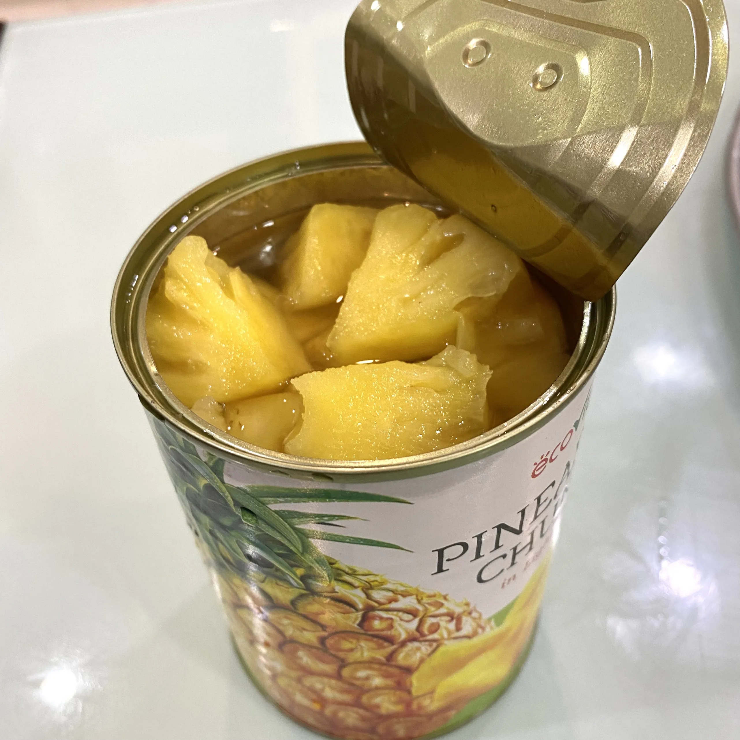 Супервкусные дешевые вьетнамские тропические консервированные фрукты OEM королевские ананасы/куски в легком сиропе