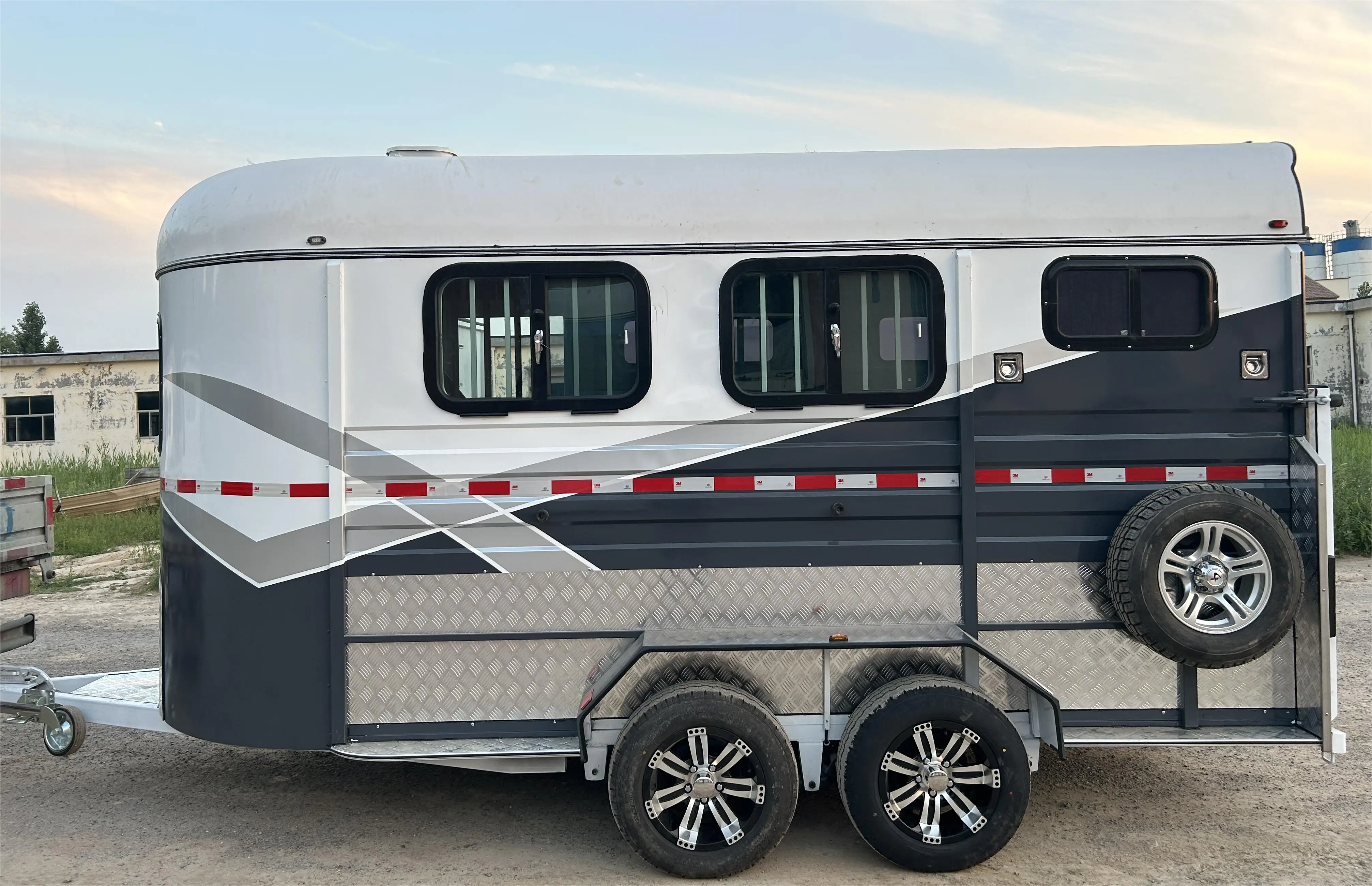 2024 Best Selling 2 Horse Trailer Angle Load Deluxe With Kitchen 2HAL-D